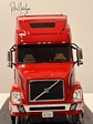 Camión Volvo VNL 730 2010 Rojo Decorado IXO 1:43 – Tractocamión americano de colección - thumbnail 2
