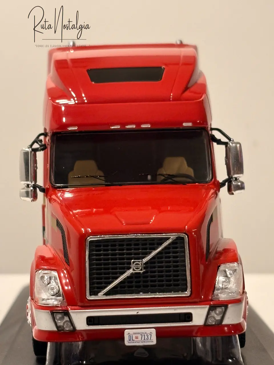 Camión Volvo VNL 730 (2010) | IXO Escala 1:43 2