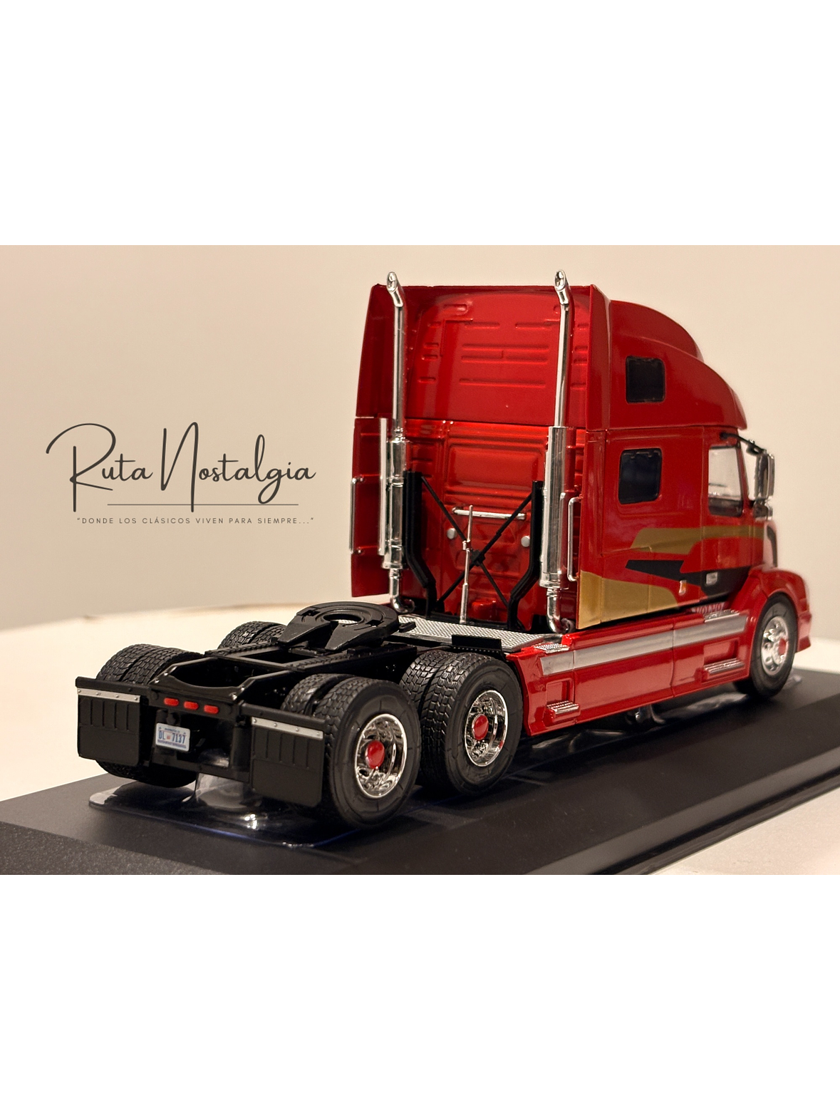 Camión Volvo VNL 730 2010 Rojo Decorado IXO 1:43 – Tractocamión americano de colección 5