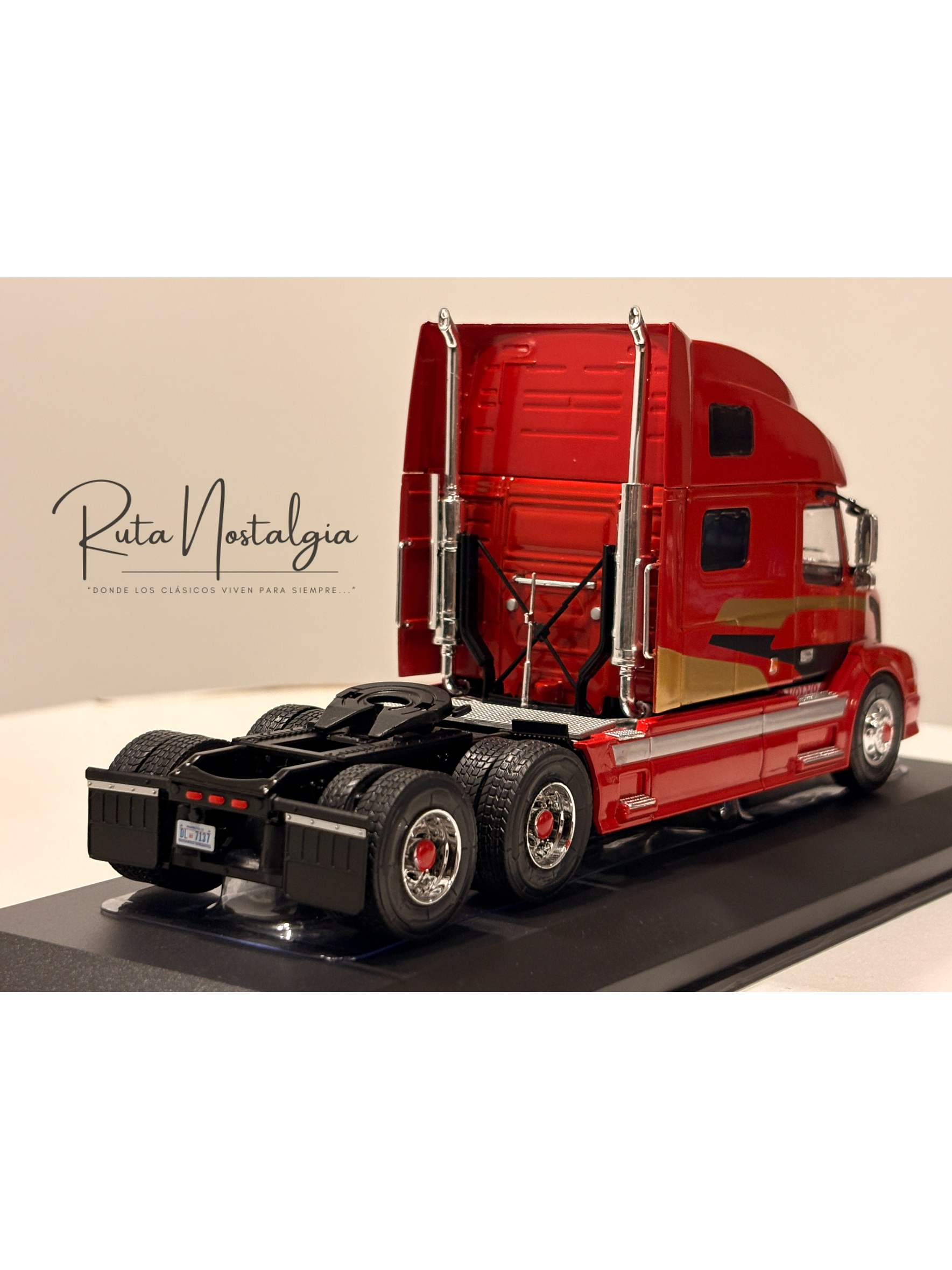 Camión Volvo VNL 730 2010 Rojo Decorado IXO 1:43 – Tractocamión americano de colección 5