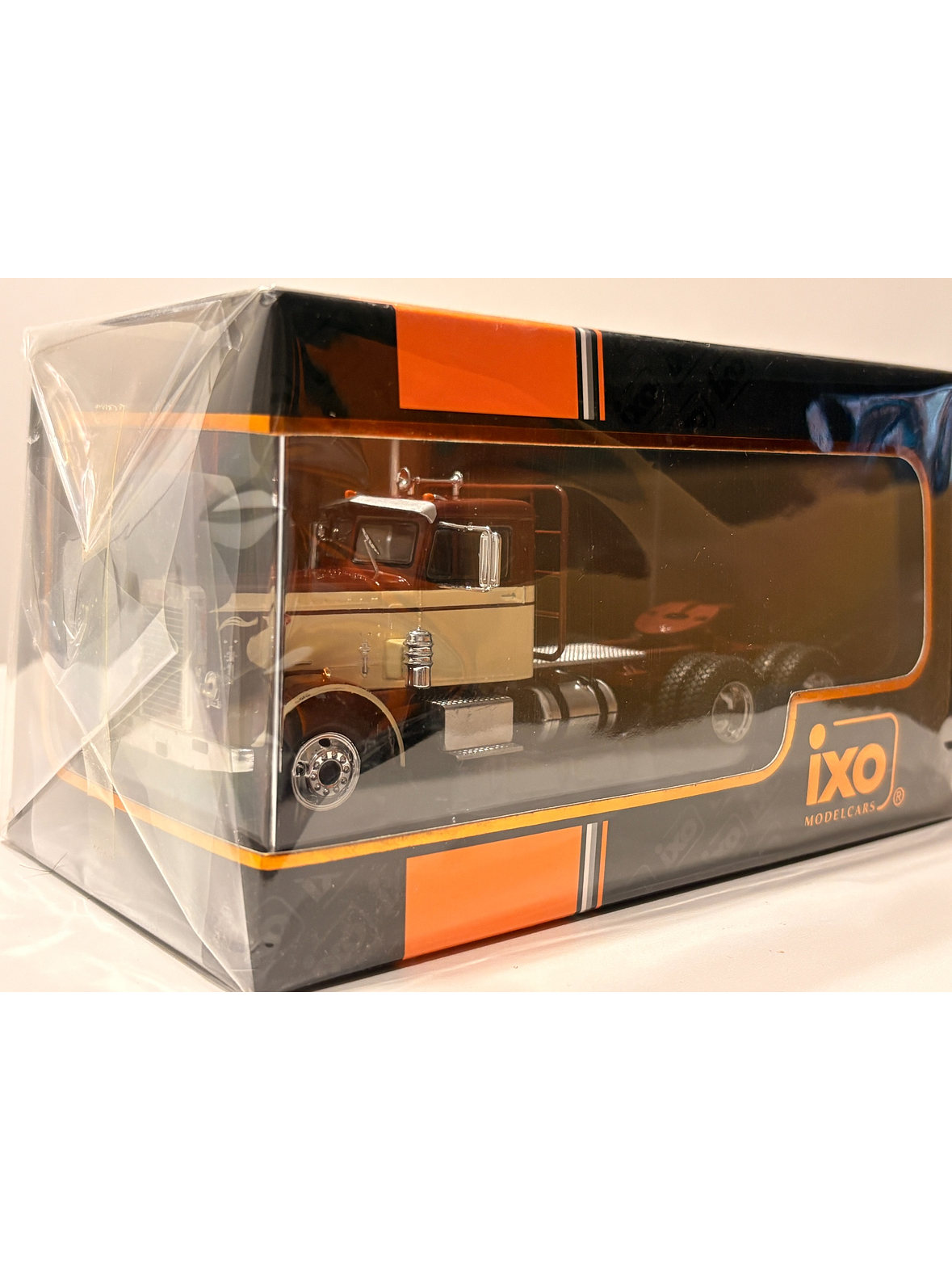 Peterbilt 281 (1955). IXO Models 1:43 – tractocamión clásico americano de colección 7