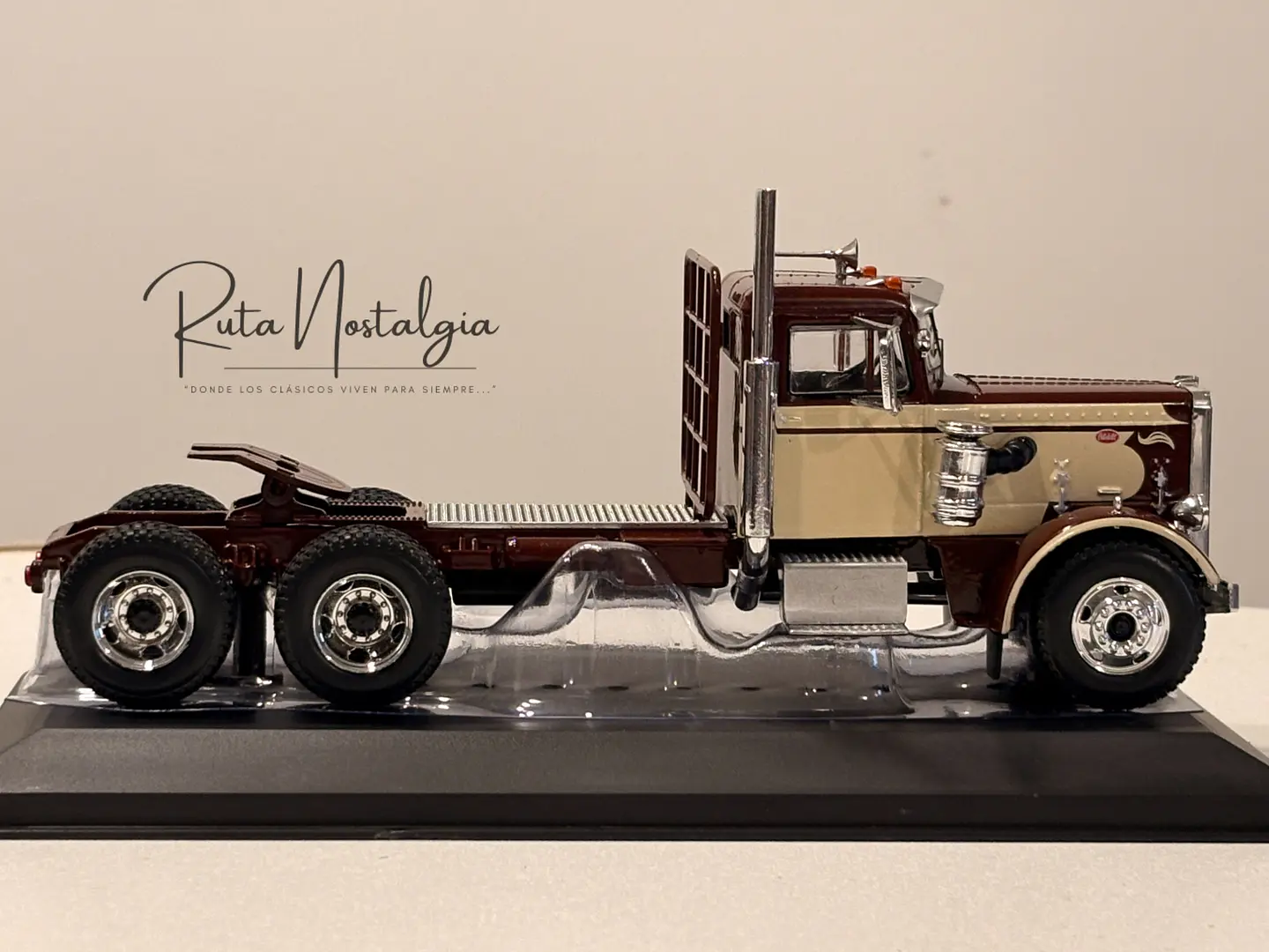 Camión Peterbilt 281 (1955) | IXO Escala 1:43 2