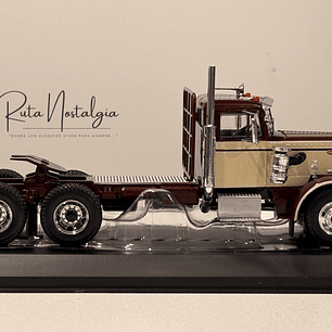 Peterbilt 281 (1955). IXO Models 1:43 – tractocamión clásico americano de colección