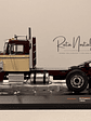 Peterbilt 281 (1955). IXO Models 1:43 – tractocamión clásico americano de colección - Miniatura 5
