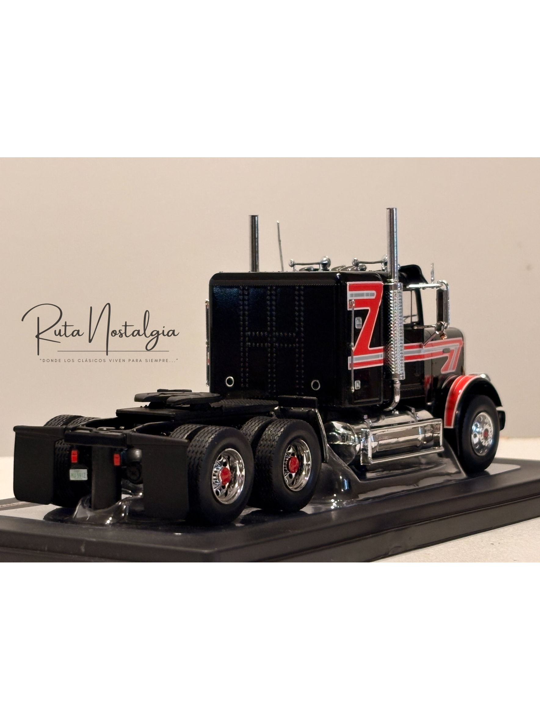 Freightliner FLA 1993 IXO Models 1:43 – camión cabover clásico americano de colección 5