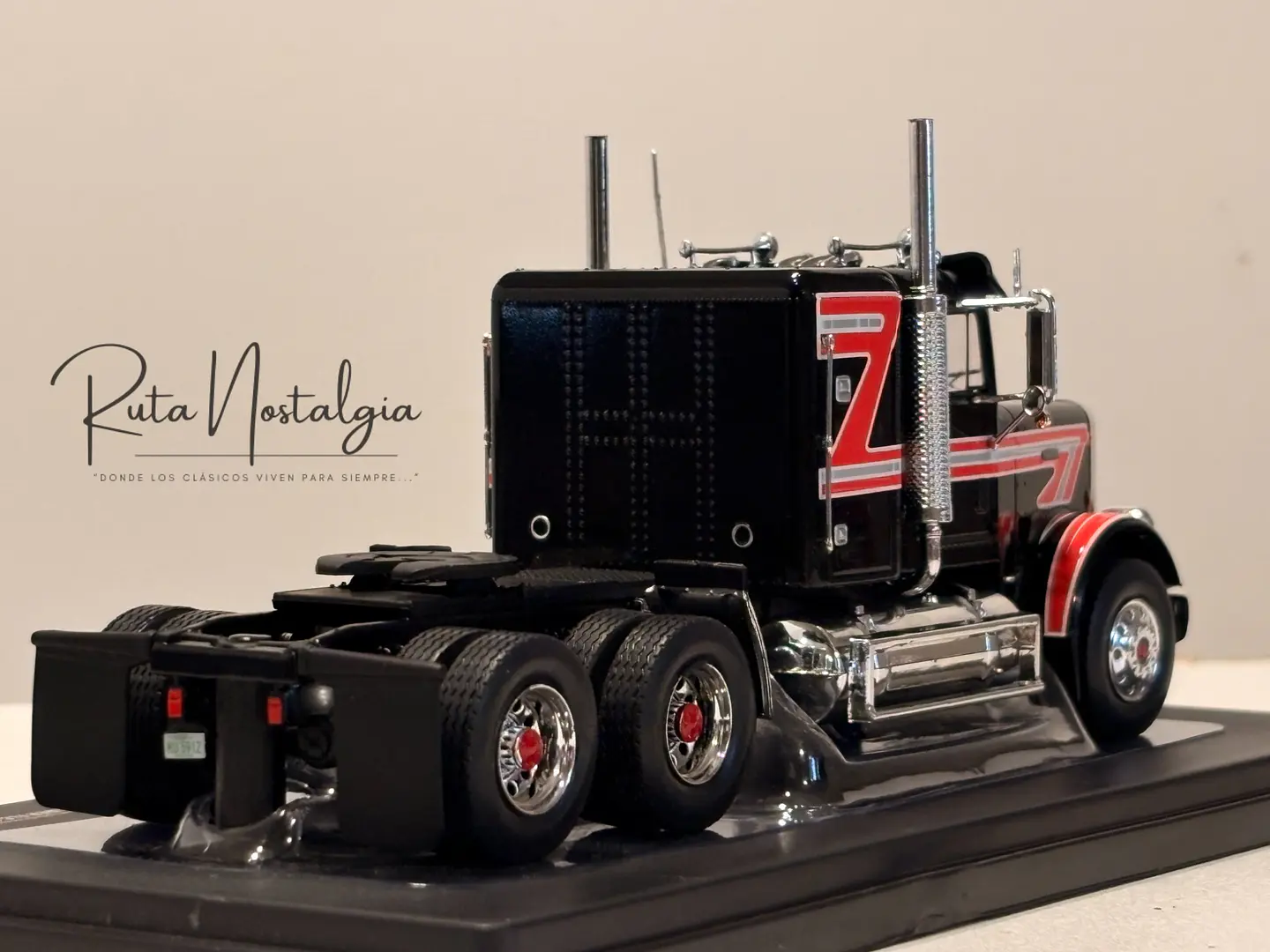 Camión Freightliner FLC 120 64T (1977) | IXO 1:43 14