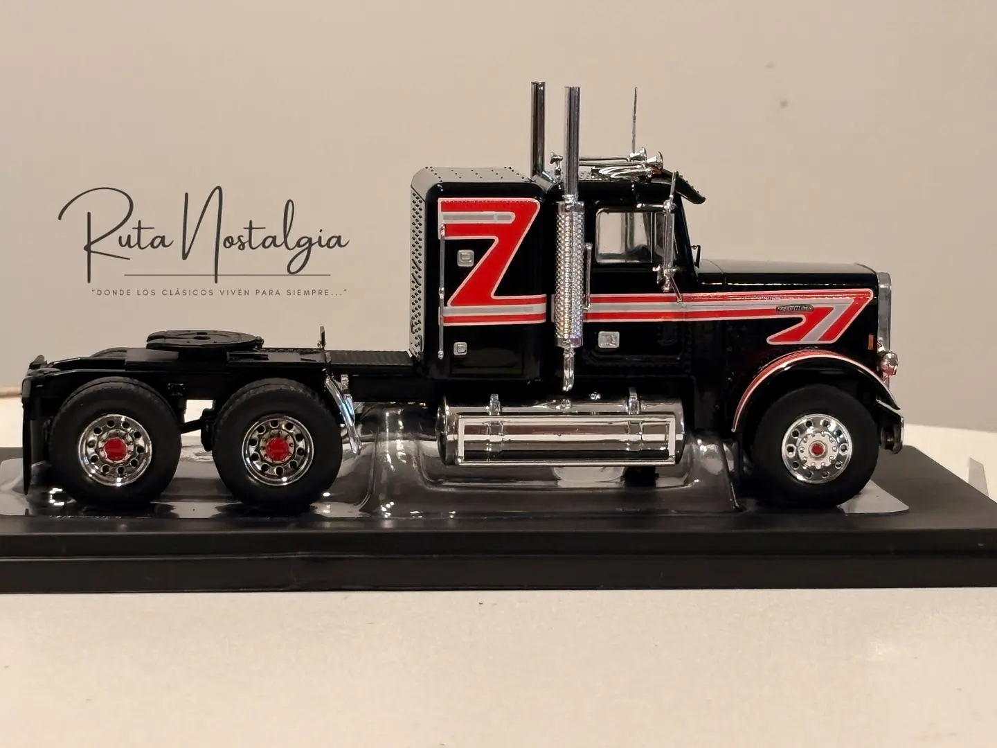 Camión Freightliner FLC 120 64T (1977) | IXO 1:43 11