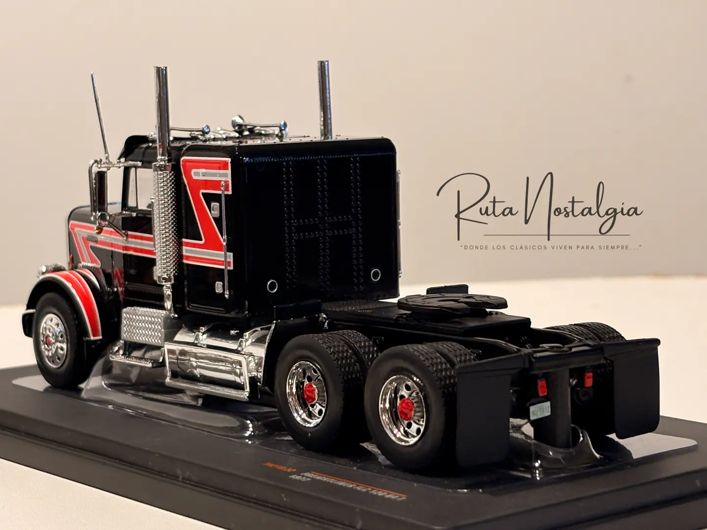 Camión Freightliner FLC 120 64T (1977) | IXO 1:43 12