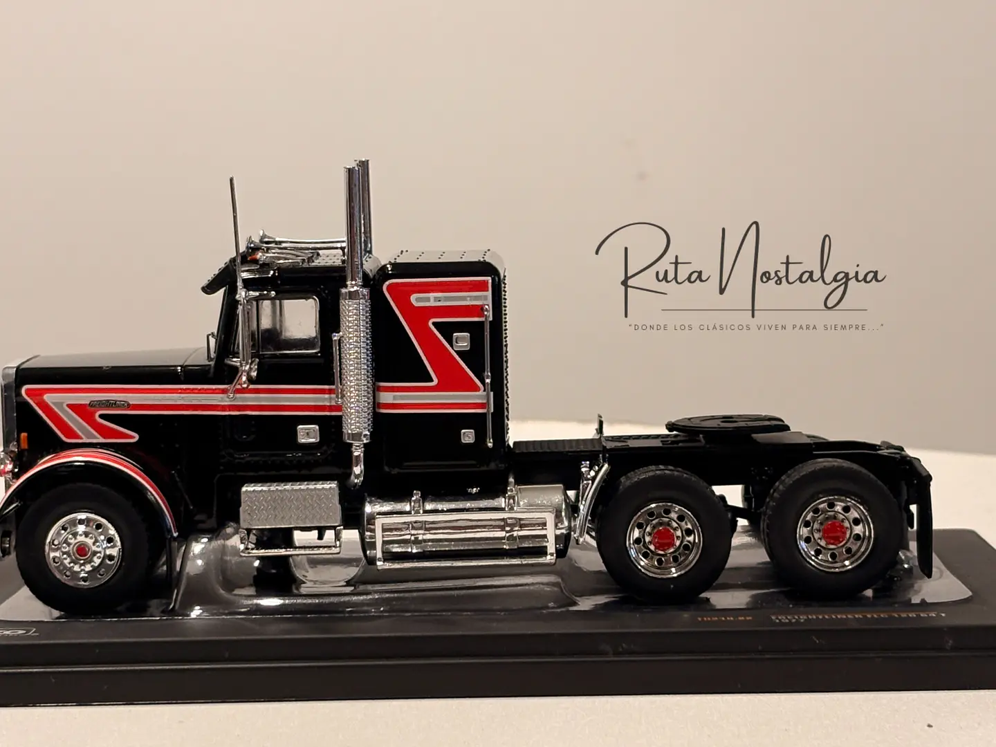 Camión Freightliner FLC 120 64T (1977) | IXO 1:43 13