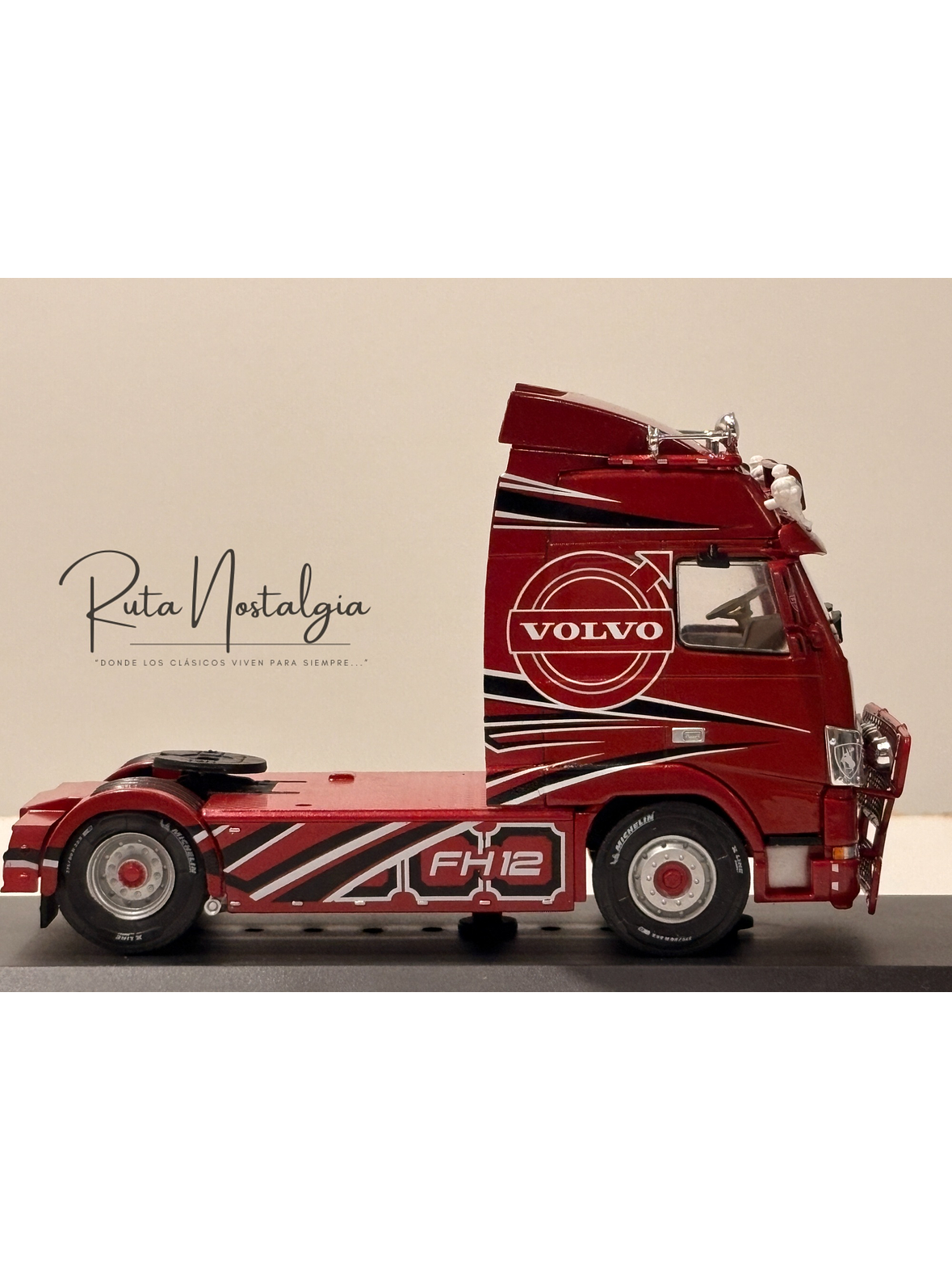 Volvo FH12 1995 rojo decorado Hachette 1:43 – camión europeo tuning de colección 5