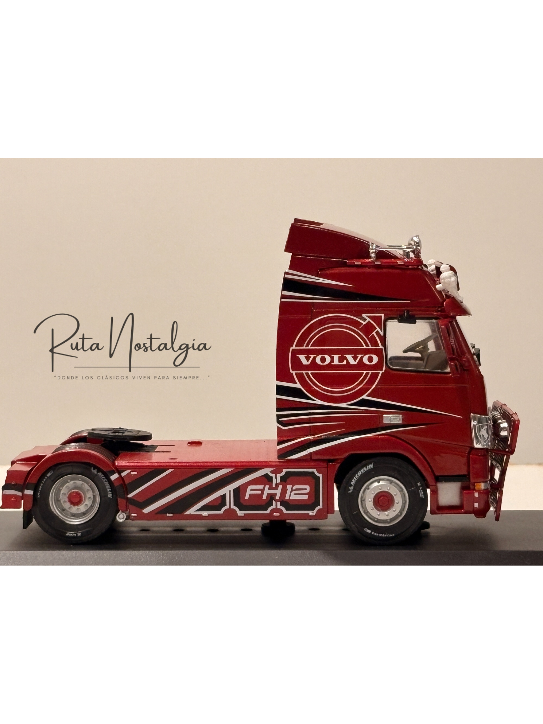 Volvo FH12 1995 rojo decorado Hachette 1:43 – camión europeo tuning de colección 5