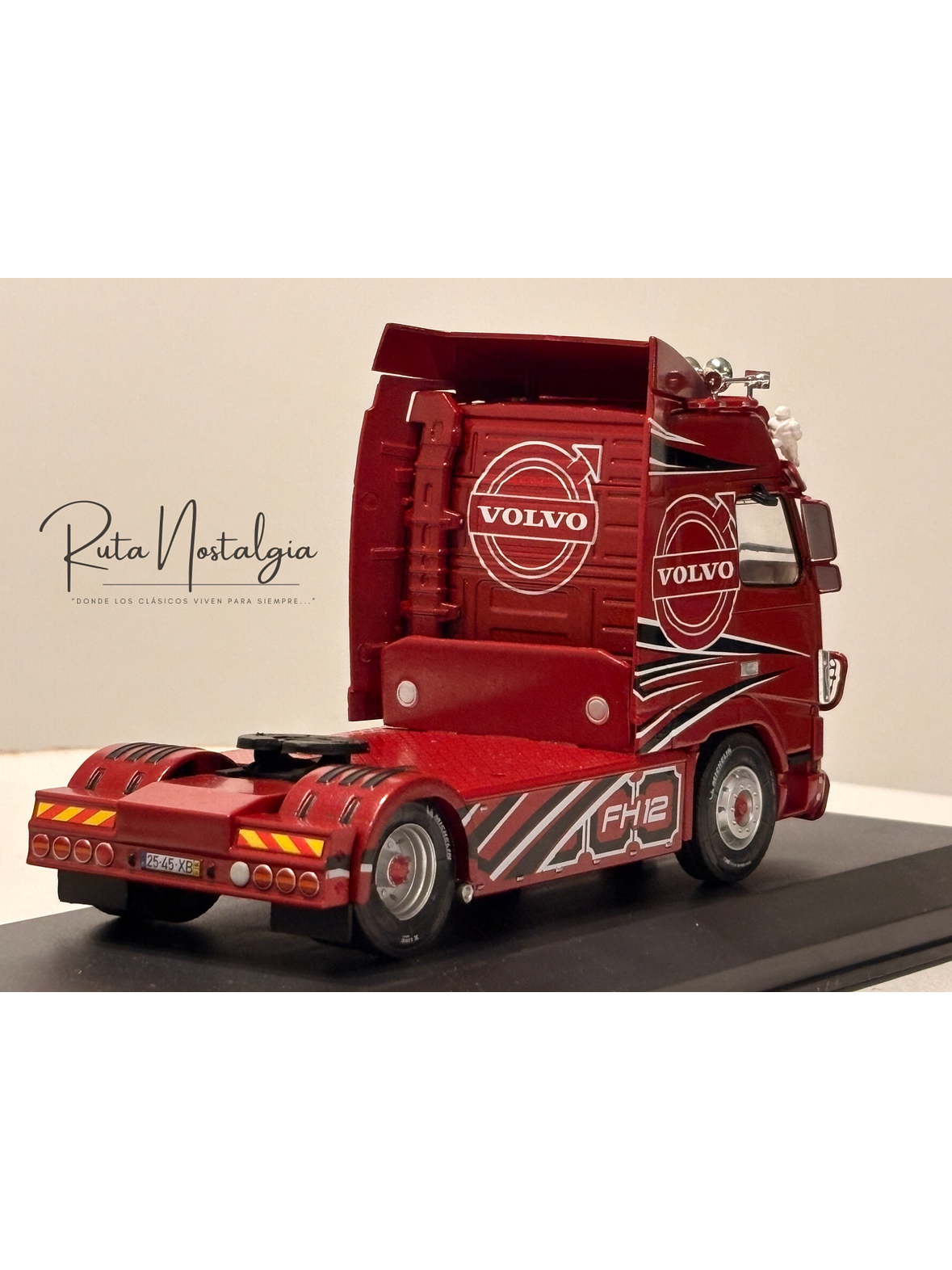 Volvo FH12 1995 rojo decorado Hachette 1:43 – camión europeo tuning de colección 3