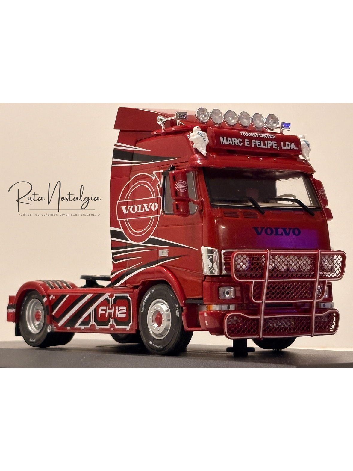 Volvo FH12 1995 rojo decorado Hachette 1:43 – camión europeo tuning de colección 2