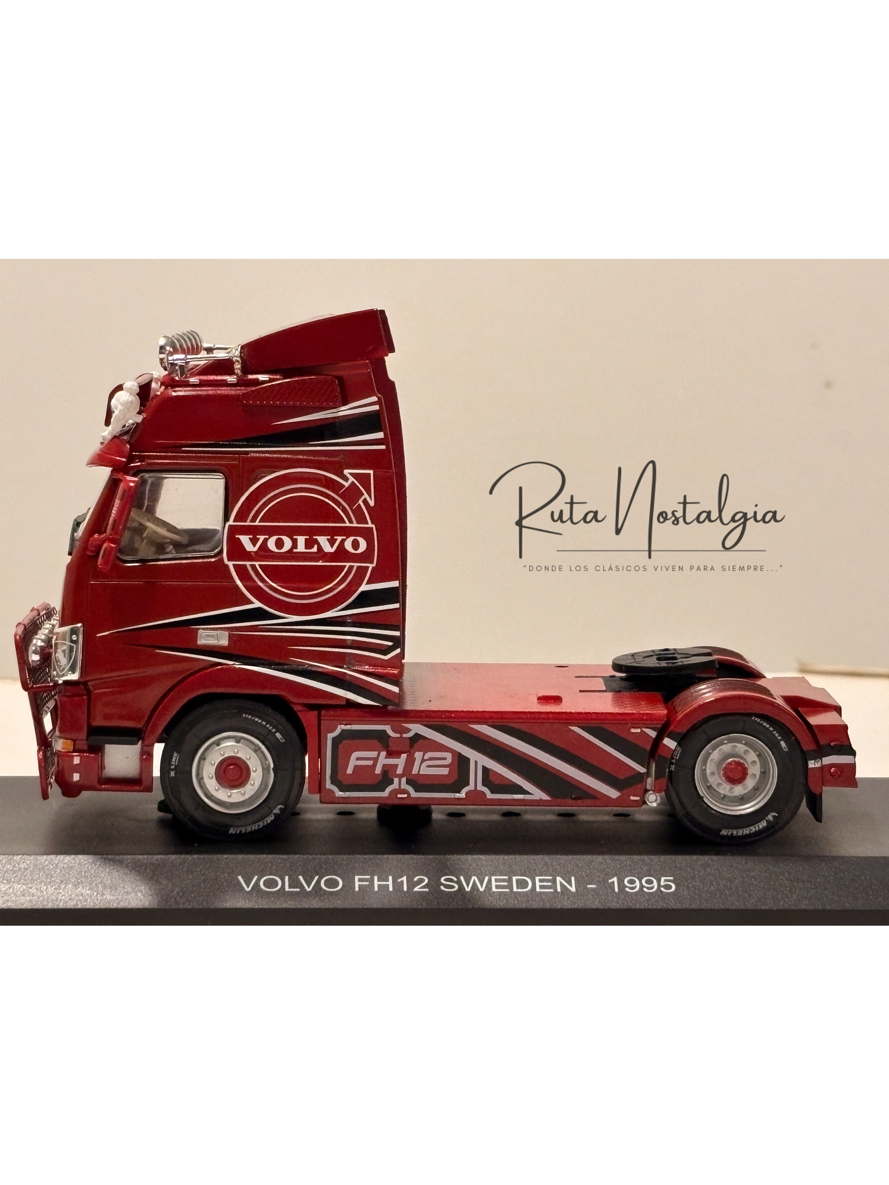 Volvo FH12 1995 rojo decorado Hachette 1:43 – camión europeo tuning de colección 4