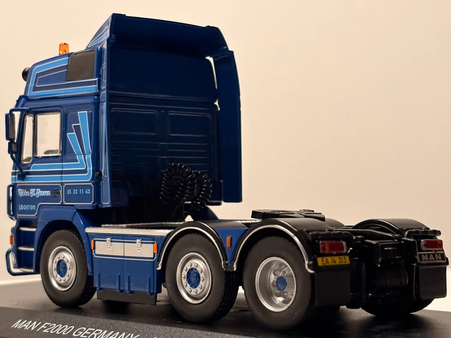 Camión MAN F2000 (1995) | IXO 1:43 Coleccionable 3