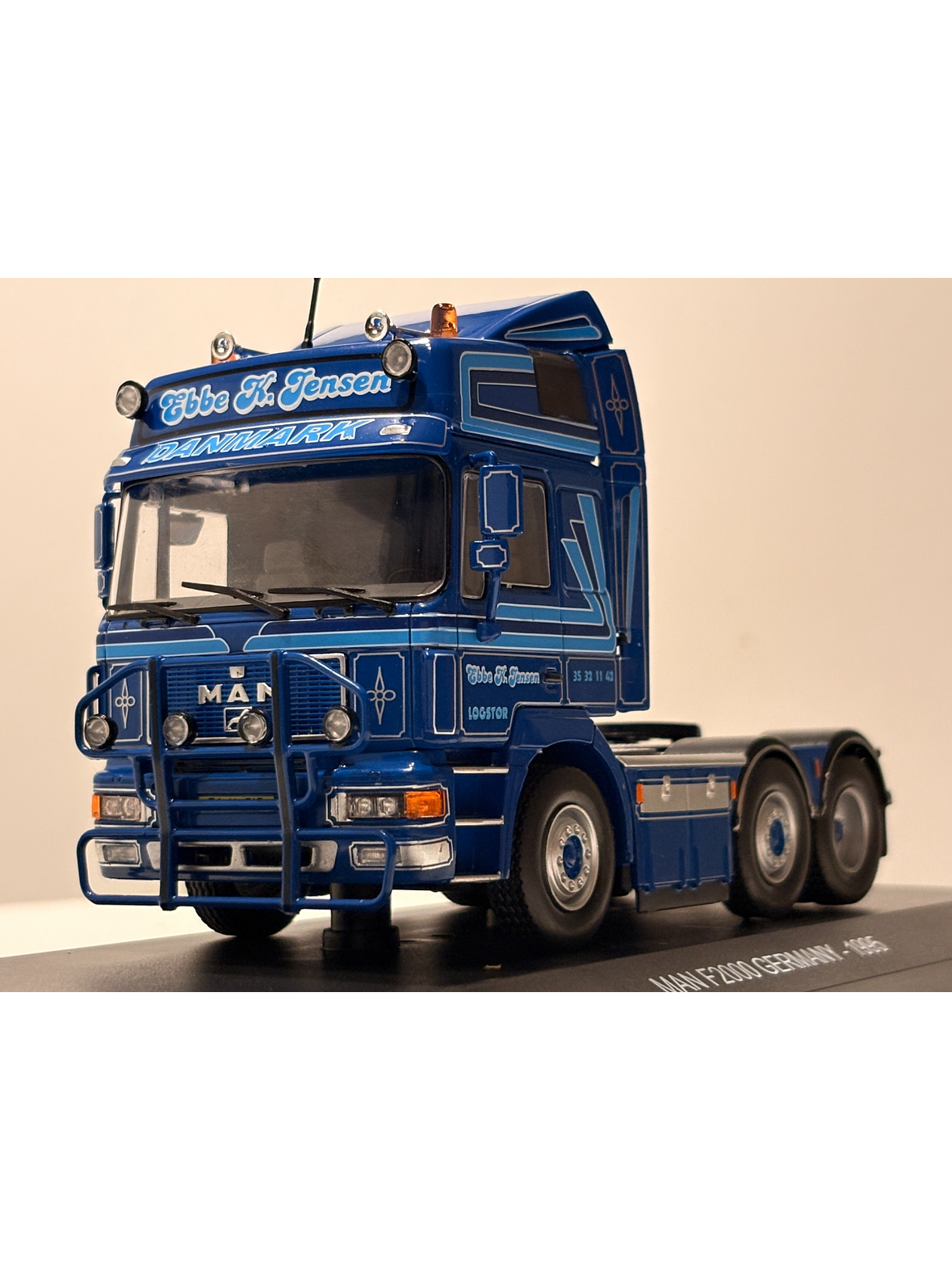 MAN F2000 1995 azul decorado Hachette 1:43 – camión europeo tuning de colección para fanáticos del transporte pesado 1