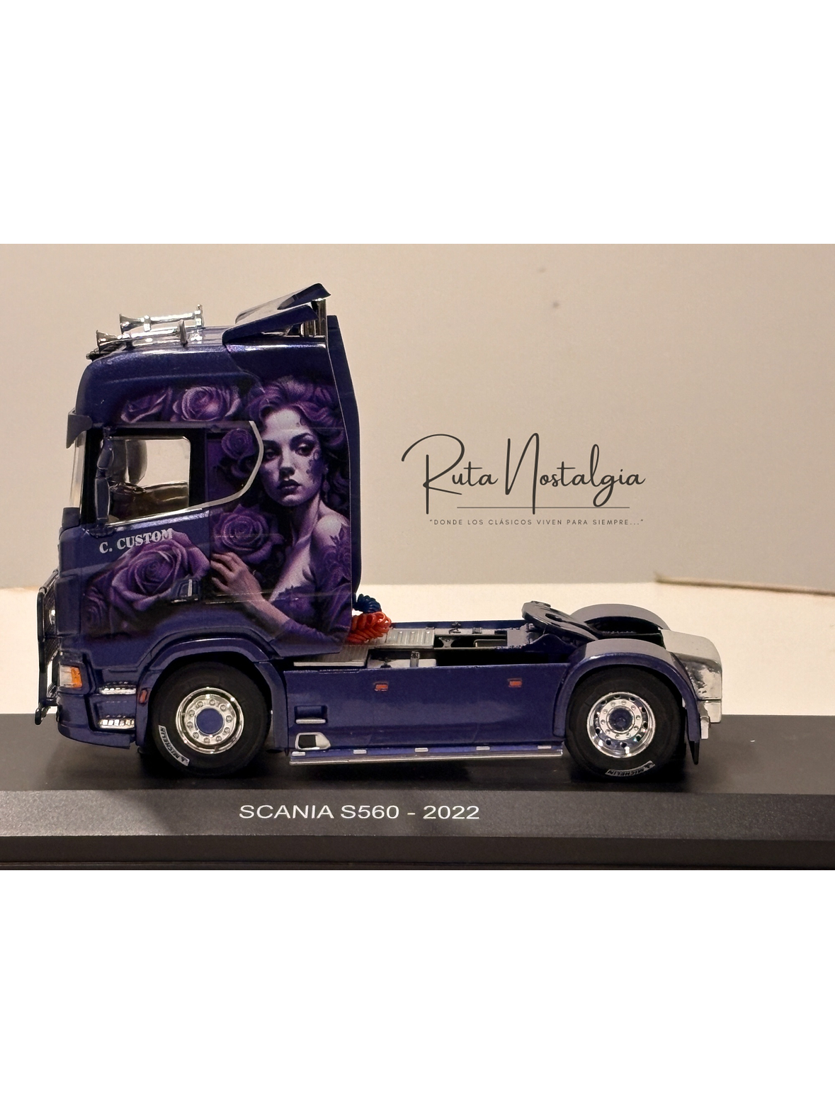 Scania S560 2022 púrpura tuning Hachette 1:43 – camión europeo moderno de colección Truck Tuning  4