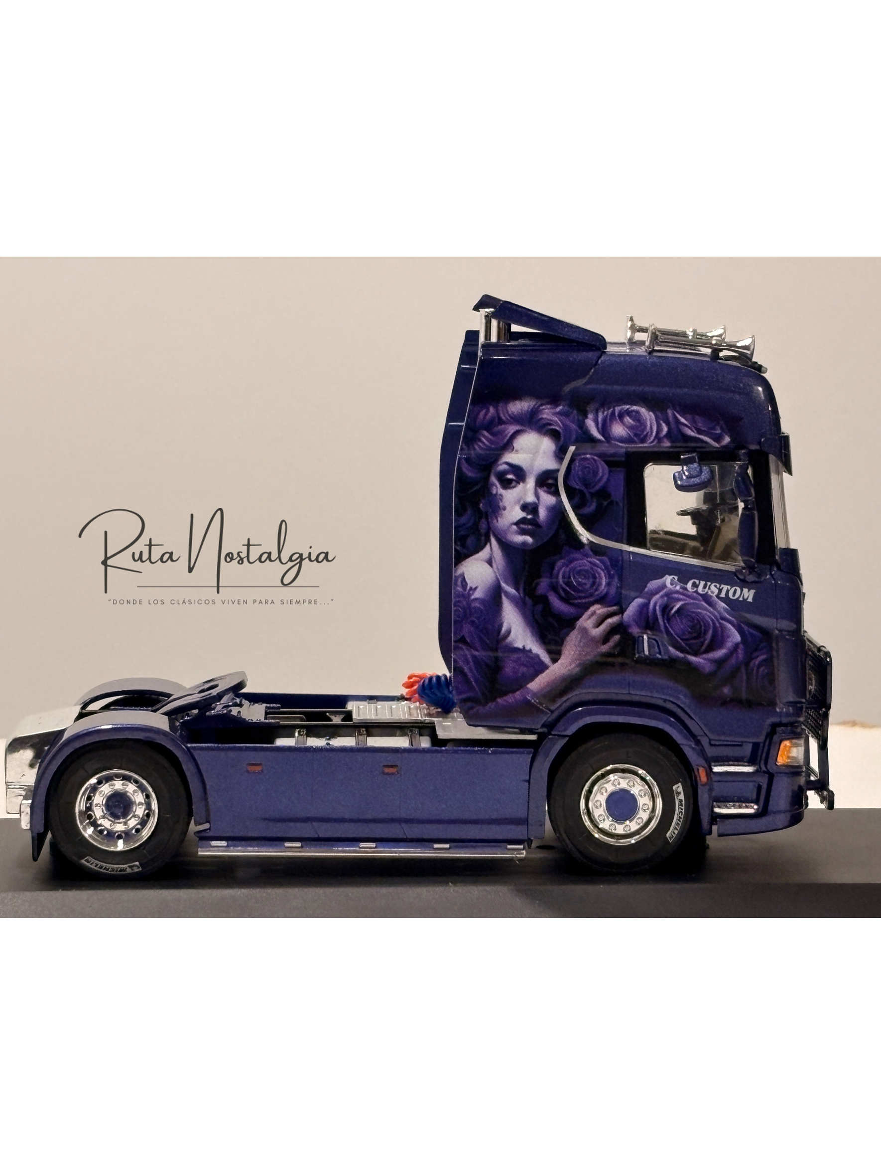 Scania S560 2022 púrpura tuning Hachette 1:43 – camión europeo moderno de colección Truck Tuning  3