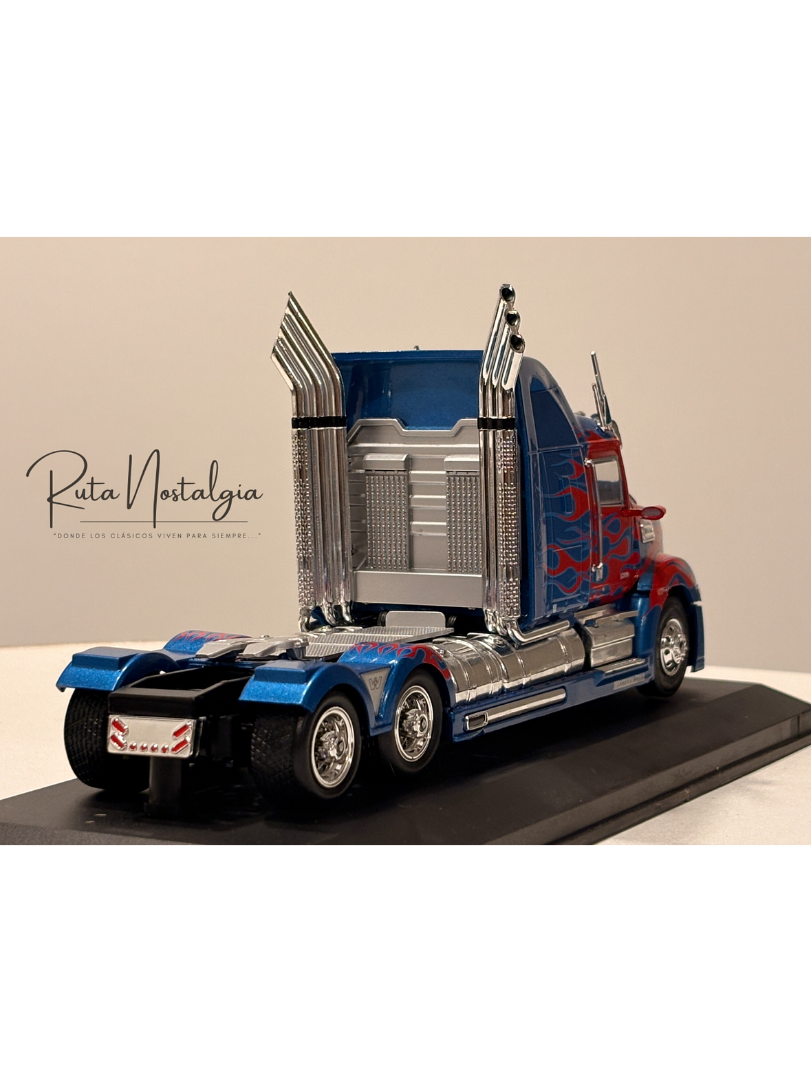 Western Star 5700 XE Tuning 1:43 Hachette / IXO – Camión americano aerodinámico de colección en azul metálico 5