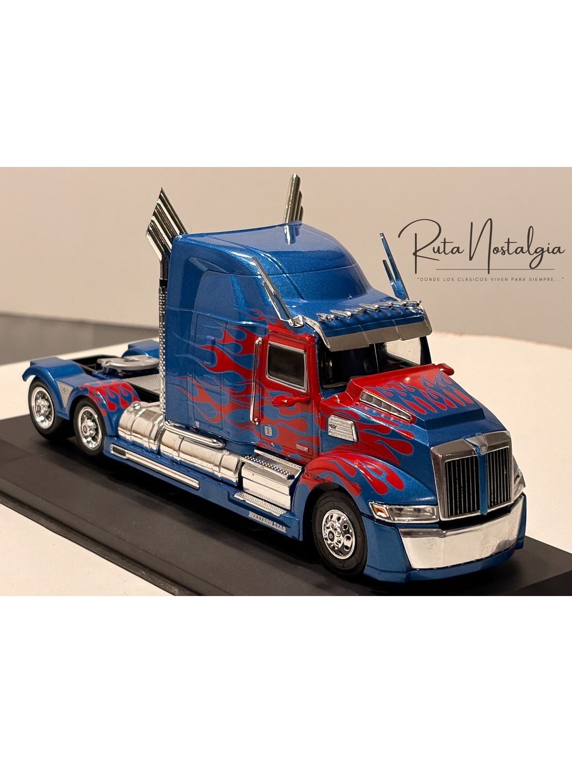 Western Star 5700 XE Tuning 1:43 Hachette / IXO – Camión americano aerodinámico de colección en azul metálico 7