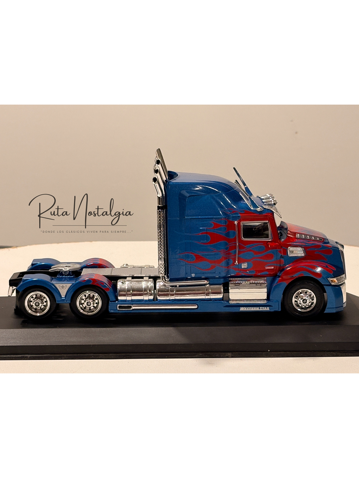 Western Star 5700 XE Tuning 1:43 Hachette / IXO – Camión americano aerodinámico de colección en azul metálico 6
