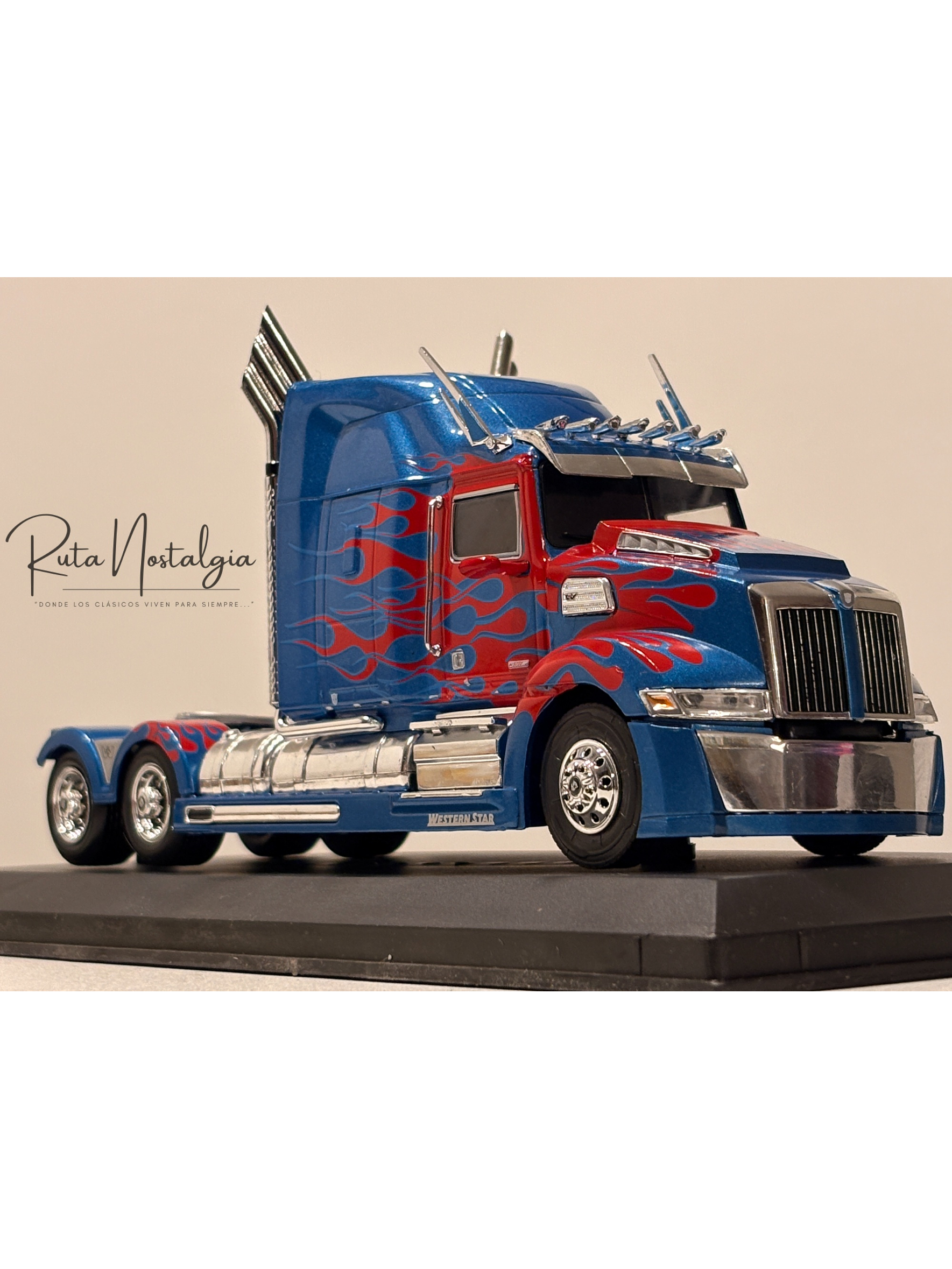 Western Star 5700 XE Tuning 1:43 Hachette / IXO – Camión americano aerodinámico de colección en azul metálico 1