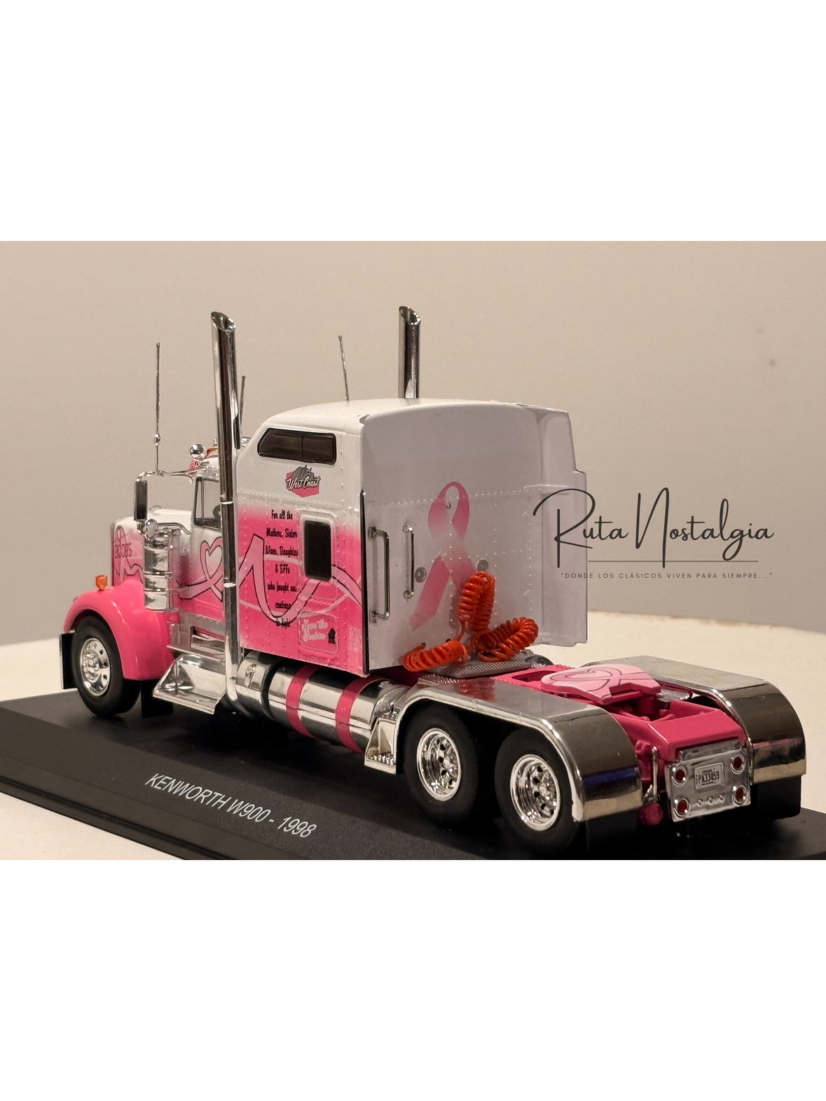 Kenworth W900 1998 Breast Cancer Awareness 1:43 Hachette | Camión tuning americano de colección en Chile 6