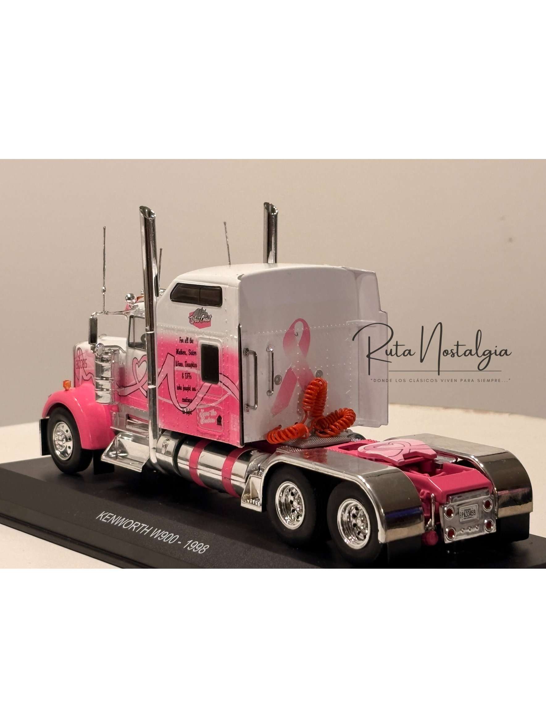 Kenworth W900 1998 Breast Cancer Awareness 1:43 Hachette | Camión tuning americano de colección en Chile 6