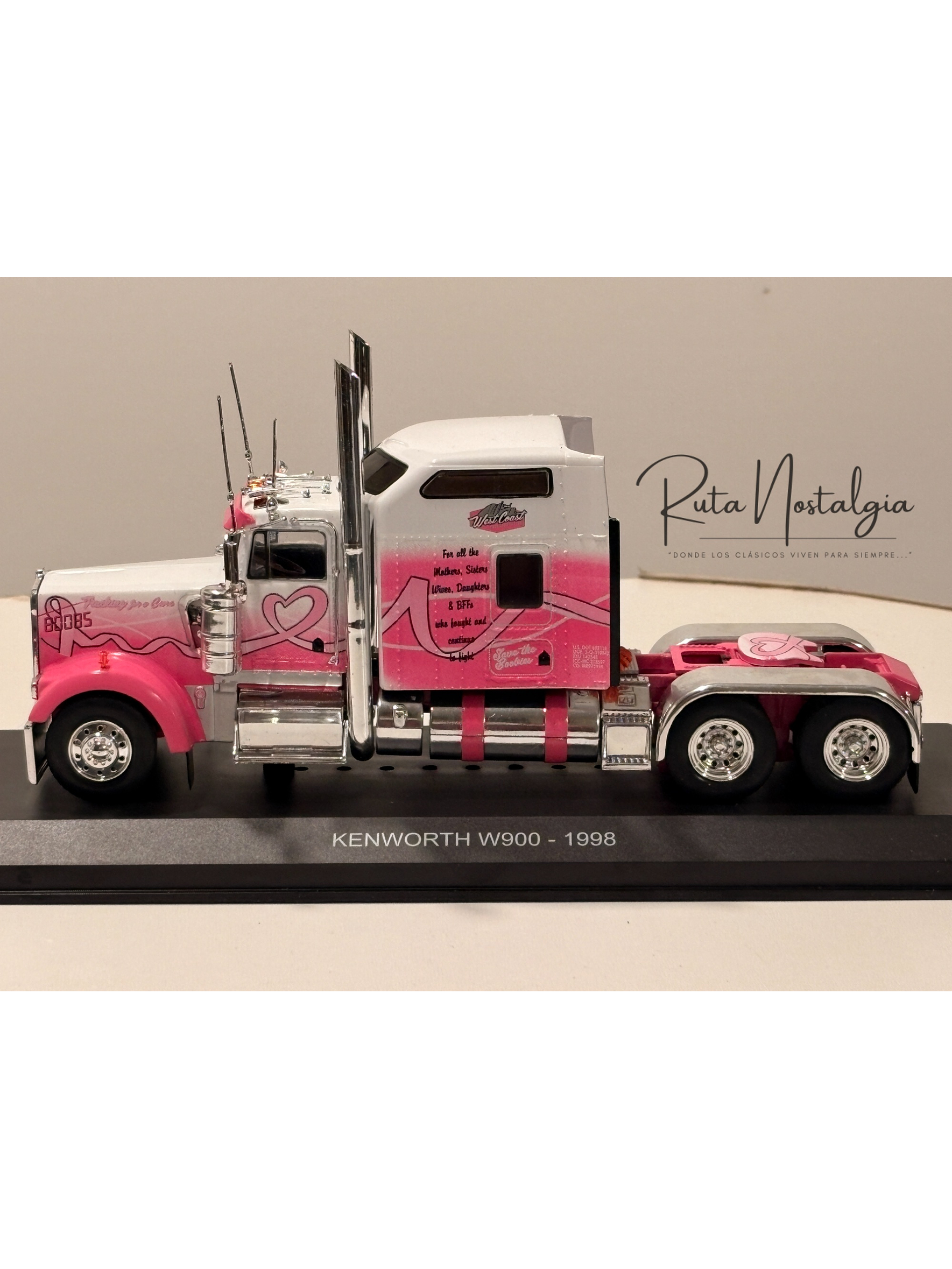 Kenworth W900 1998 Breast Cancer Awareness 1:43 Hachette | Camión tuning americano de colección en Chile 4