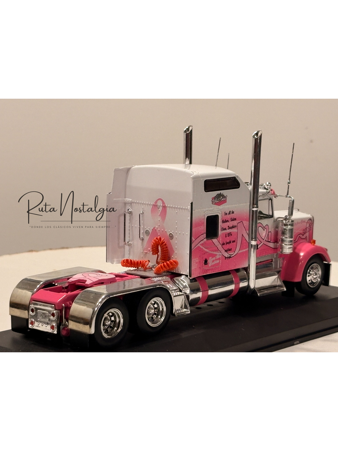 Kenworth W900 1998 Breast Cancer Awareness 1:43 Hachette | Camión tuning americano de colección en Chile 2