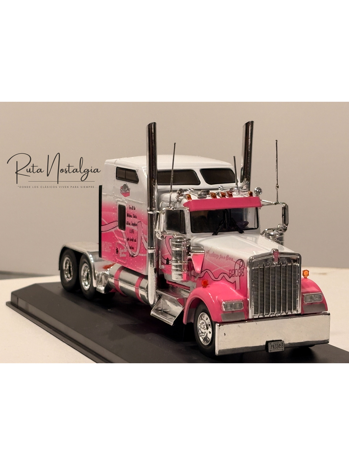 Kenworth W900 1998 Breast Cancer Awareness 1:43 Hachette | Camión tuning americano de colección en Chile 5