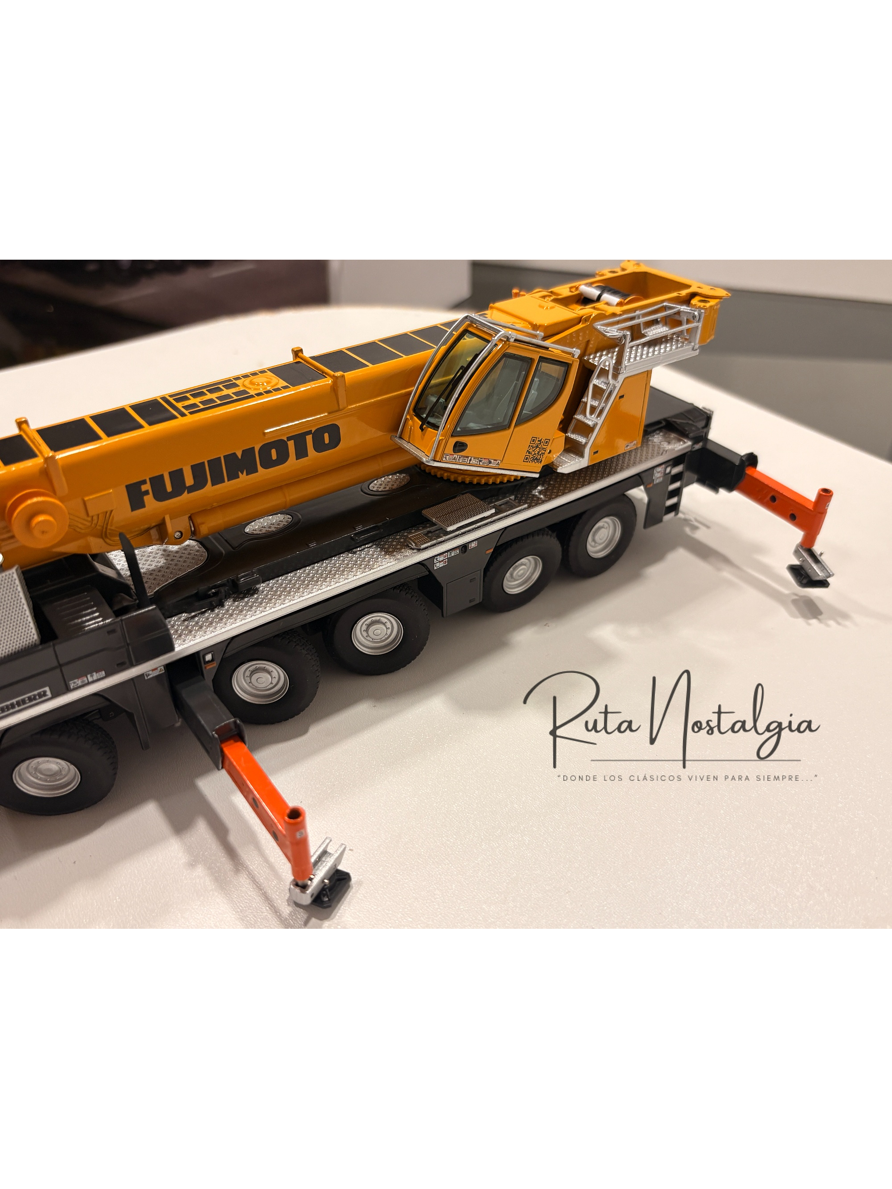 NZG Liebherr LTM 1250-5.1 modelos “Jaromin” / “Fujimoto Juki” 1:50 | Grúa móvil telescópica de colección premium - edición limitada en Chile 9