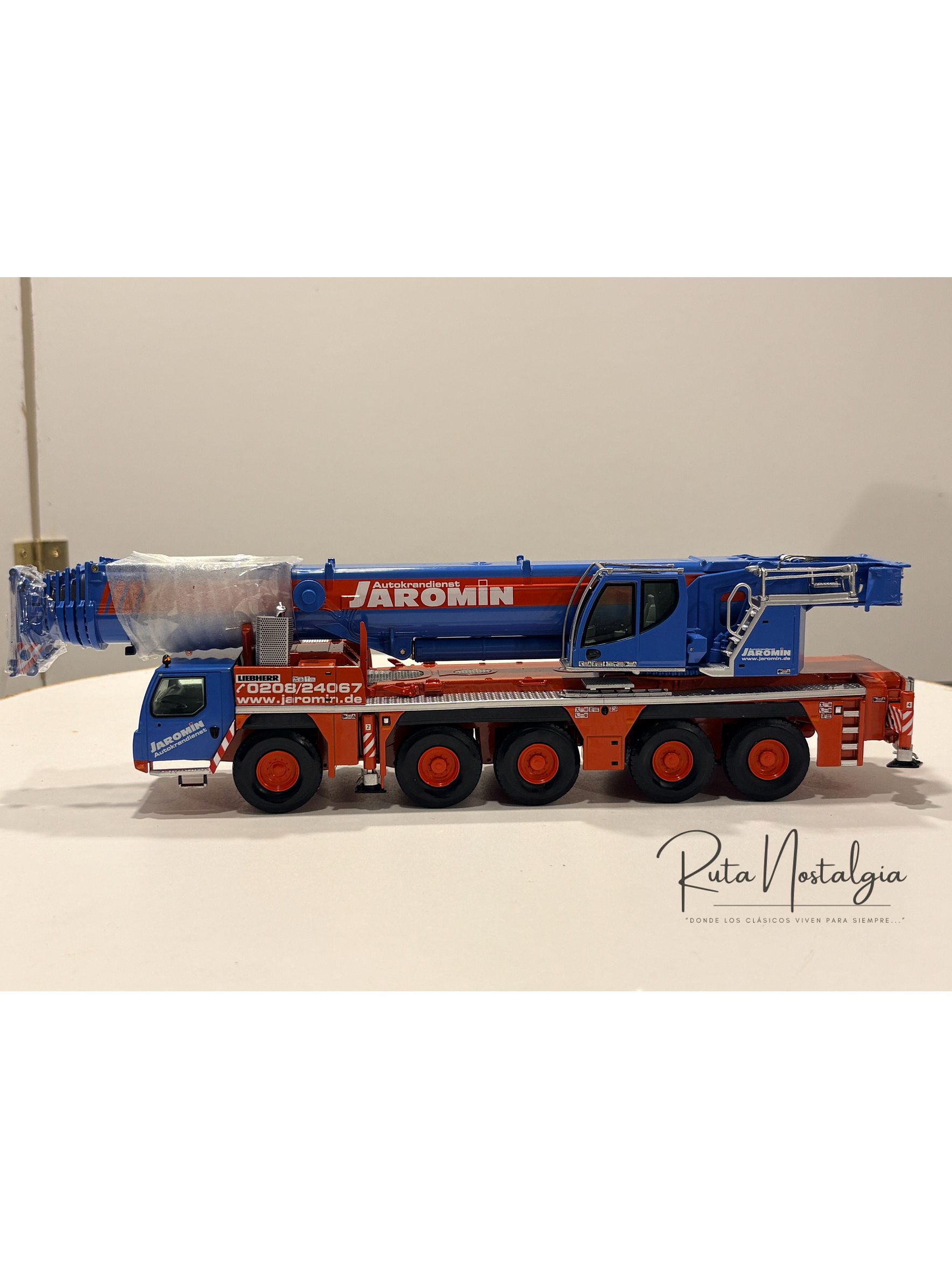 NZG Liebherr LTM 1250-5.1 modelos “Jaromin” / “Fujimoto Juki” 1:50 | Grúa móvil telescópica de colección premium - edición limitada en Chile 8