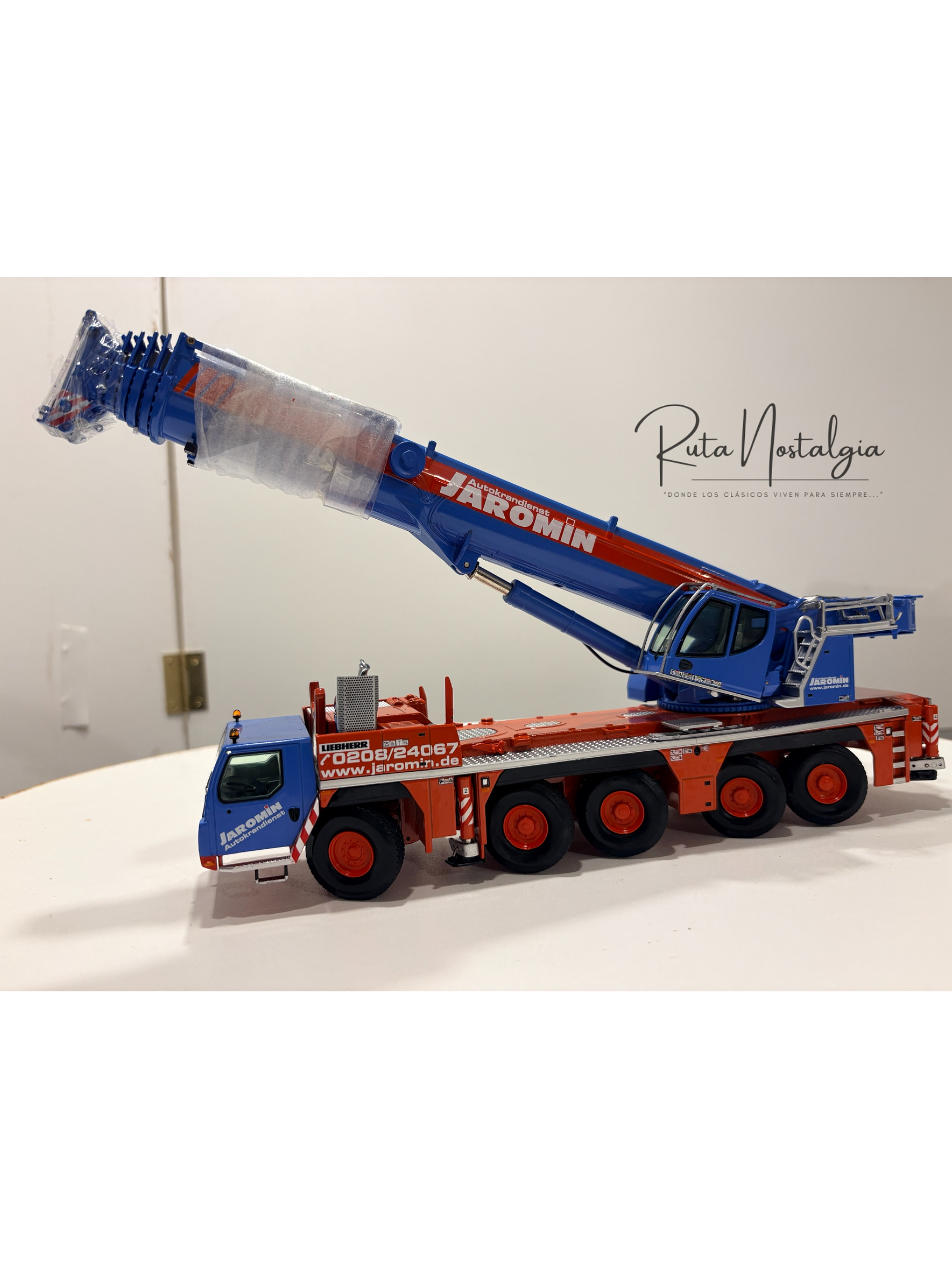 NZG Liebherr LTM 1250-5.1 modelos “Jaromin” / “Fujimoto Juki” 1:50 | Grúa móvil telescópica de colección premium - edición limitada en Chile 3
