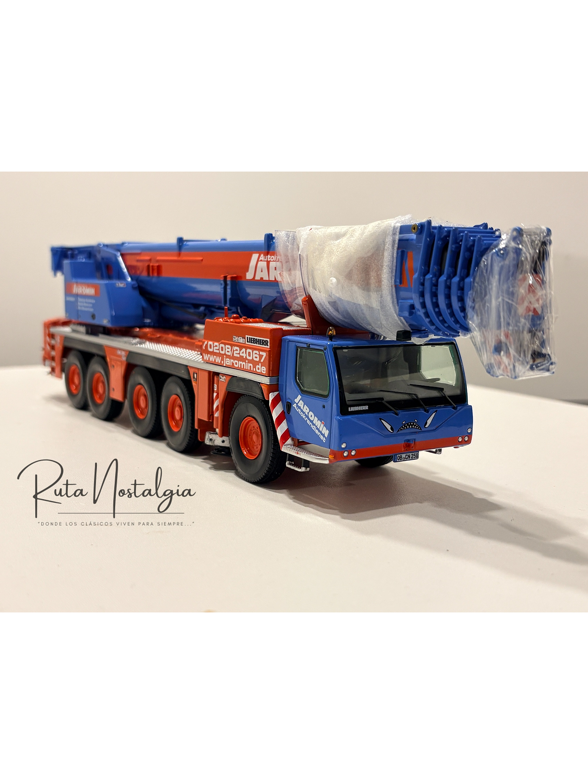 NZG Liebherr LTM 1250-5.1 modelos “Jaromin” / “Fujimoto Juki” 1:50 | Grúa móvil telescópica de colección premium - edición limitada en Chile 4
