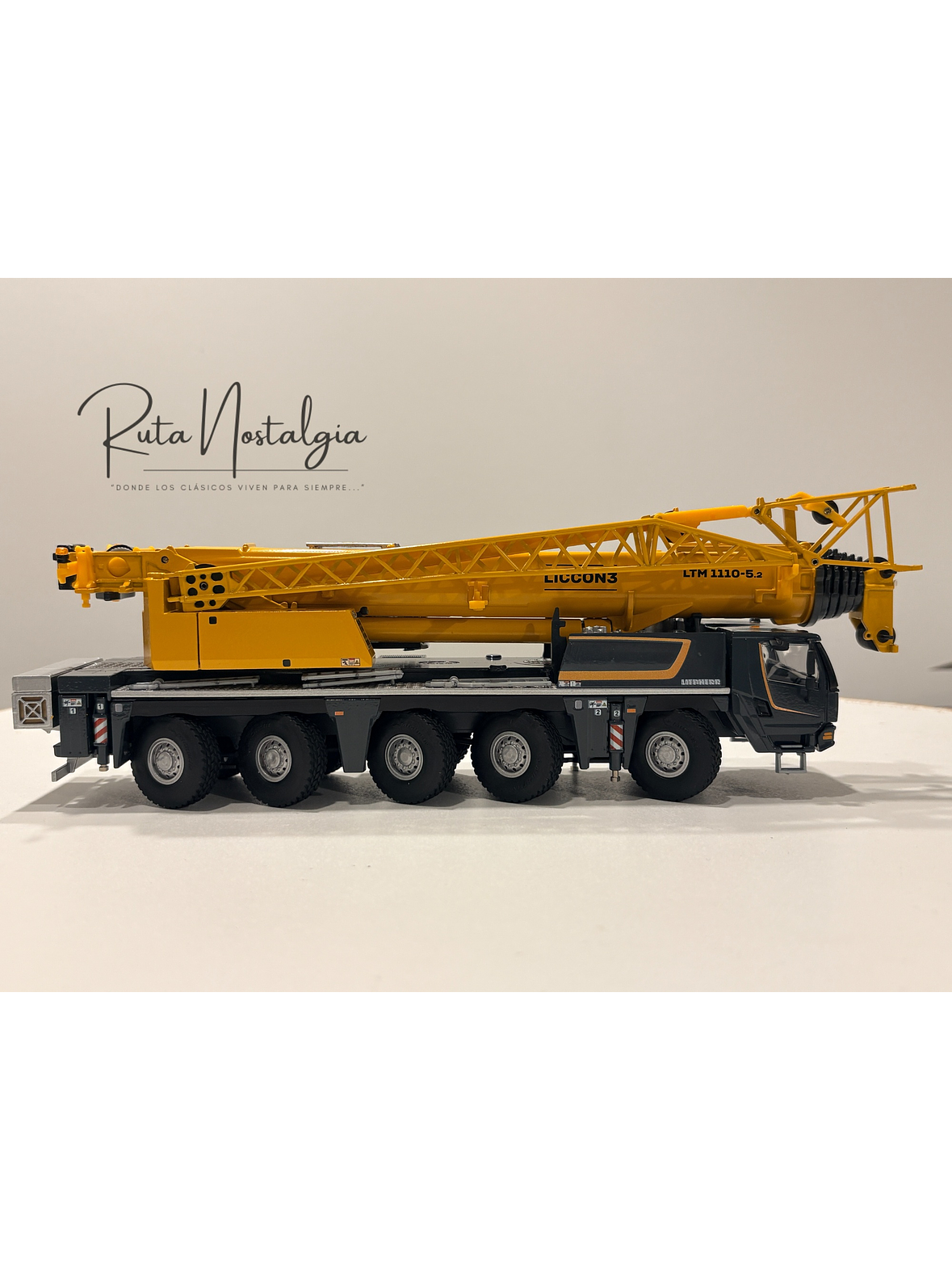 Liebherr LTM 1110-5.2 Conrad 1:50 | Grúa móvil de 5 ejes a escala de colección en Chile 7