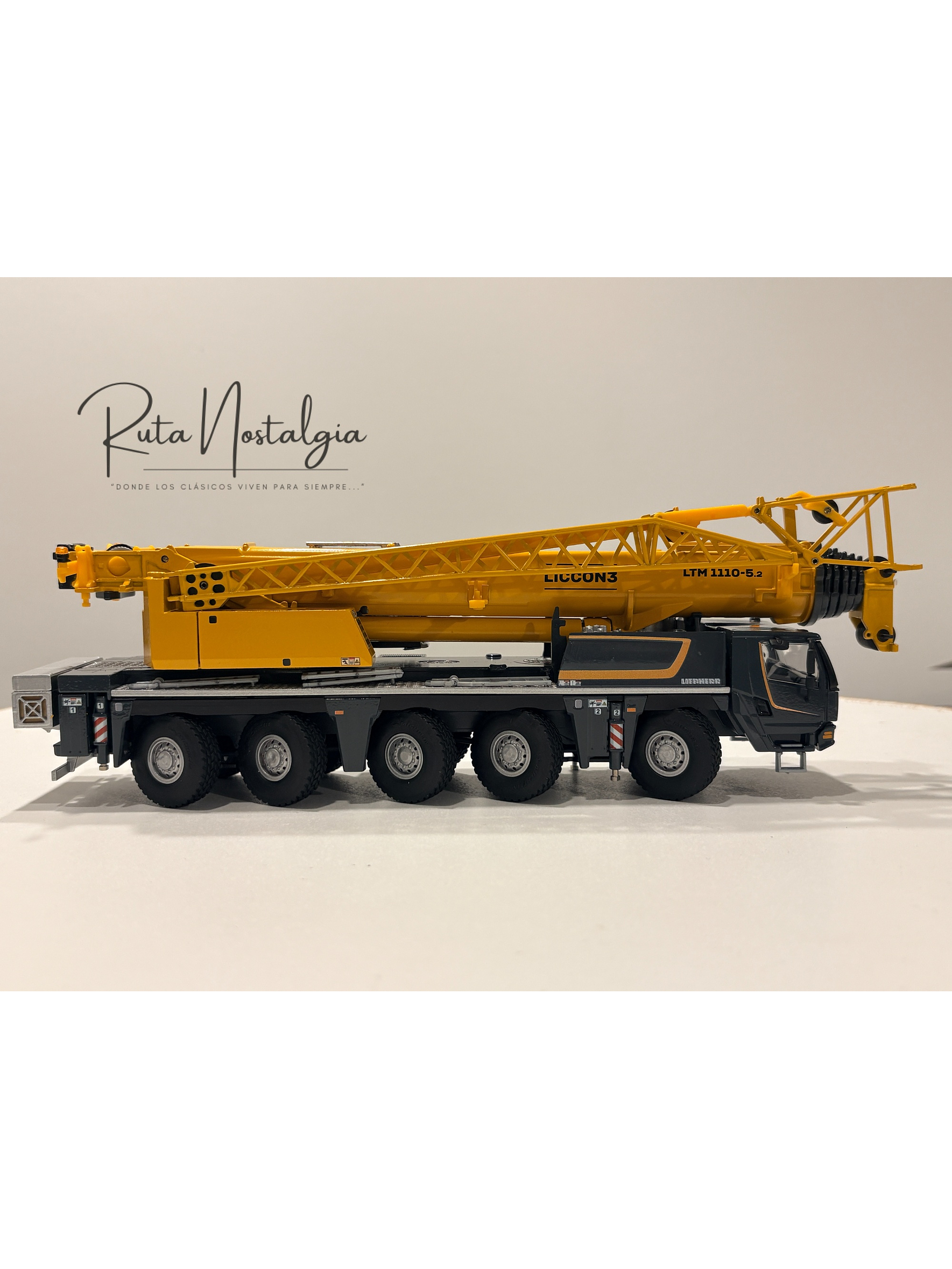 Liebherr LTM 1110-5.2 Conrad 1:50 | Grúa móvil de 5 ejes a escala de colección en Chile 7