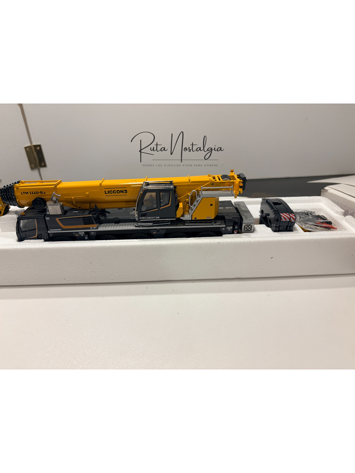 Liebherr LTM 1110-5.2 Conrad 1:50 | Grúa móvil de 5 ejes a escala de colección en Chile 8
