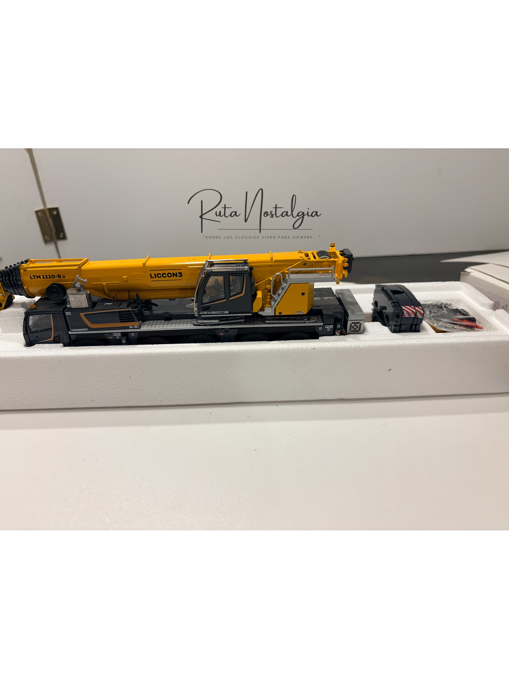 Liebherr LTM 1110-5.2 Conrad 1:50 | Grúa móvil de 5 ejes a escala de colección en Chile 8
