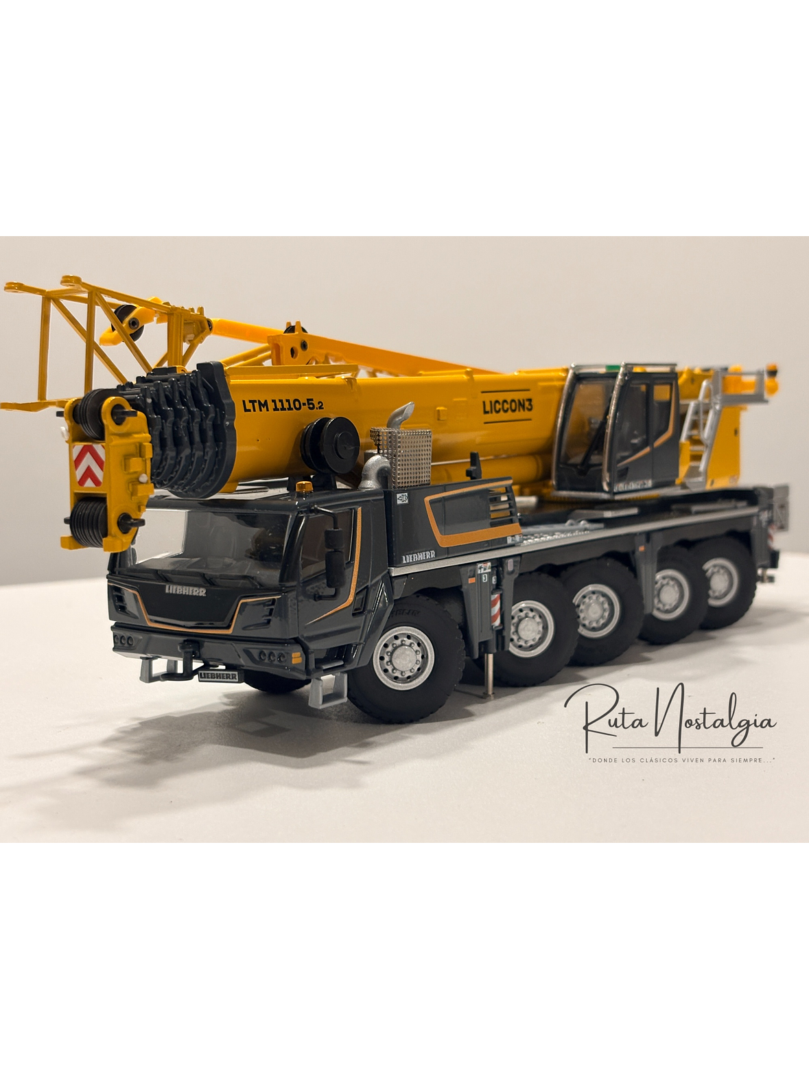 Liebherr LTM 1110-5.2 Conrad 1:50 | Grúa móvil de 5 ejes a escala de colección en Chile 2