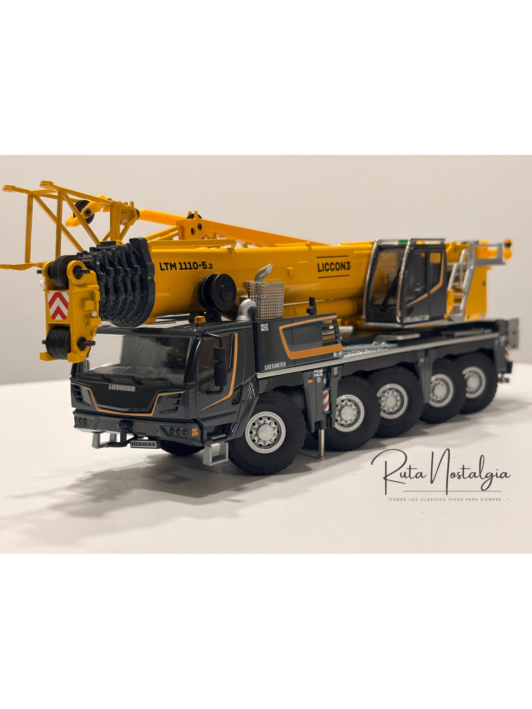 Liebherr LTM 1110-5.2 Conrad 1:50 | Grúa móvil de 5 ejes a escala de colección en Chile 2