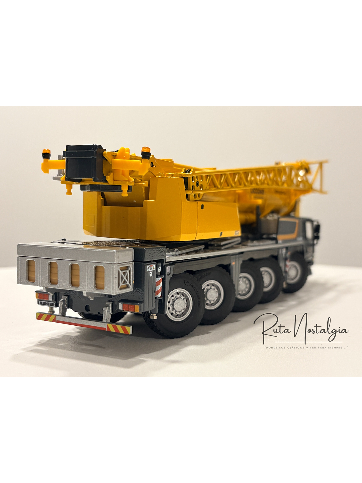 Liebherr LTM 1110-5.2 Conrad 1:50 | Grúa móvil de 5 ejes a escala de colección en Chile 4