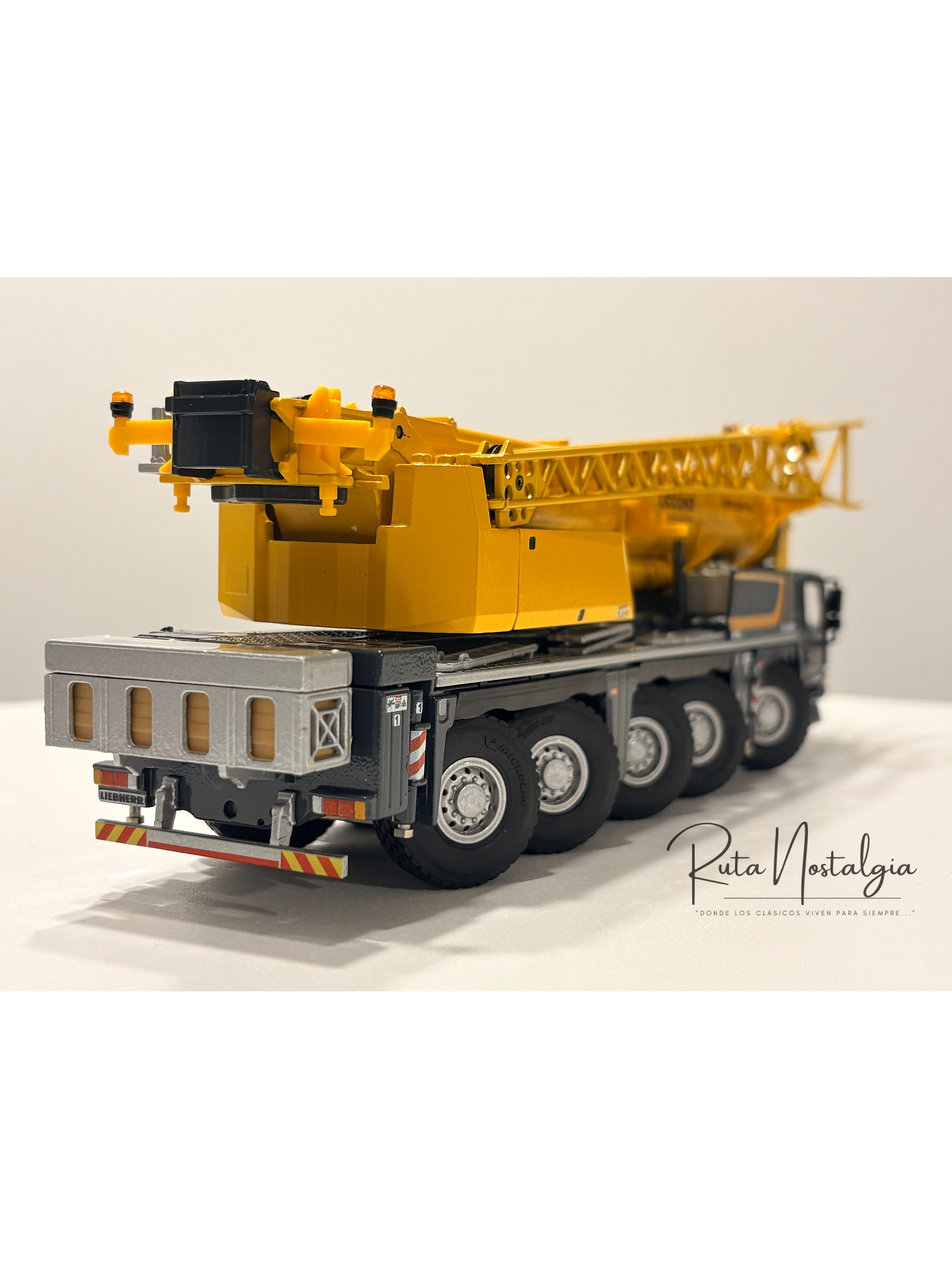 Liebherr LTM 1110-5.2 Conrad 1:50 | Grúa móvil de 5 ejes a escala de colección en Chile 4