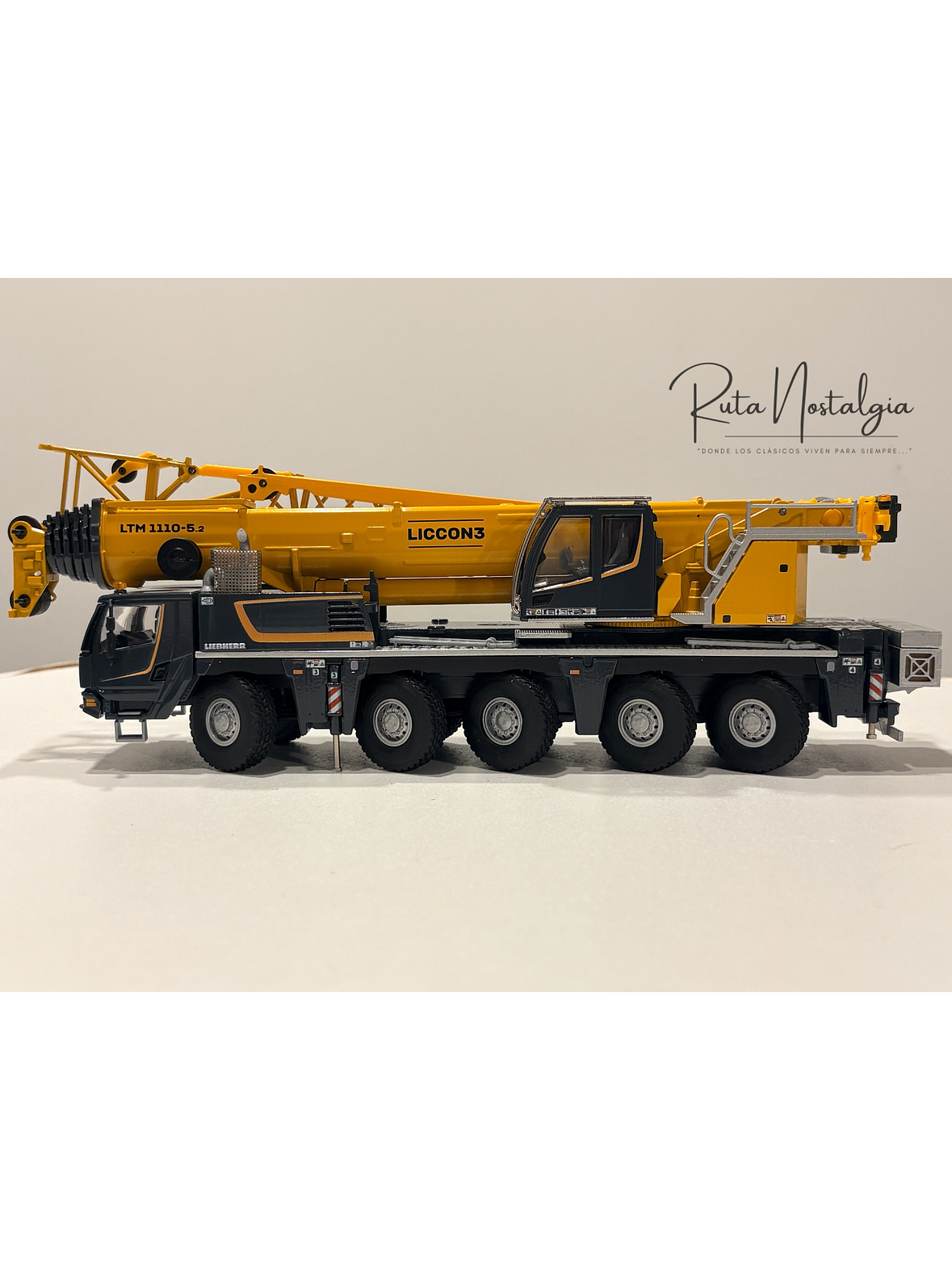Liebherr LTM 1110-5.2 Conrad 1:50 | Grúa móvil de 5 ejes a escala de colección en Chile 3