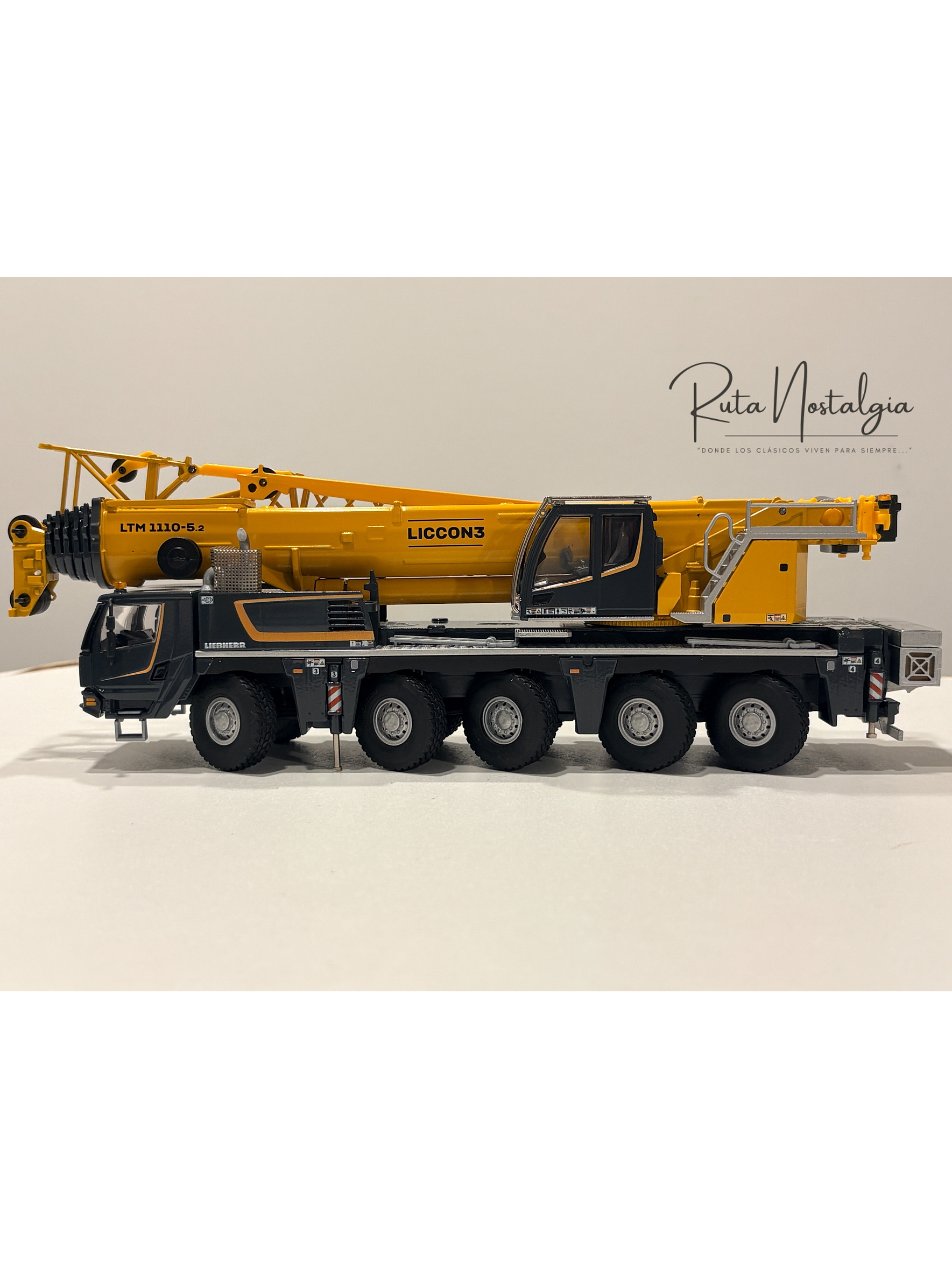 Liebherr LTM 1110-5.2 Conrad 1:50 | Grúa móvil de 5 ejes a escala de colección en Chile 3