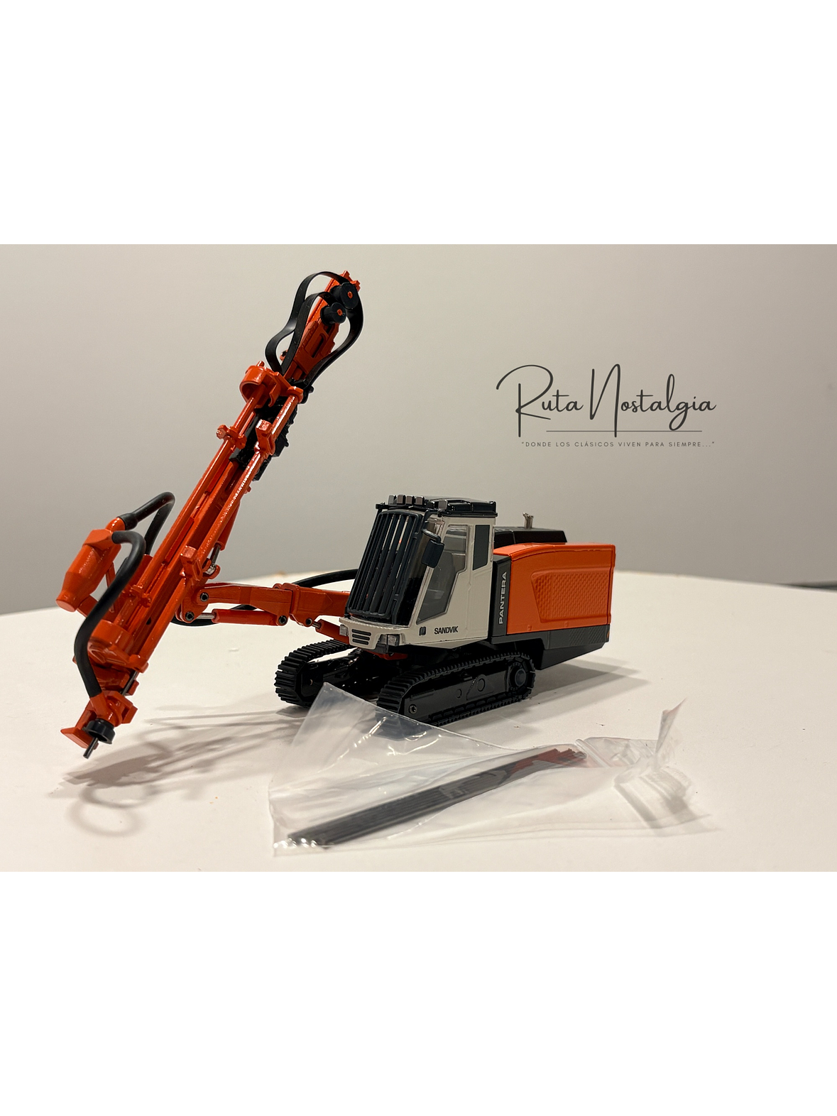 Sandvik Pantera DP1500i Conrad 1:50 | Perforadora de superficie Top Hammer a escala en Chile 1