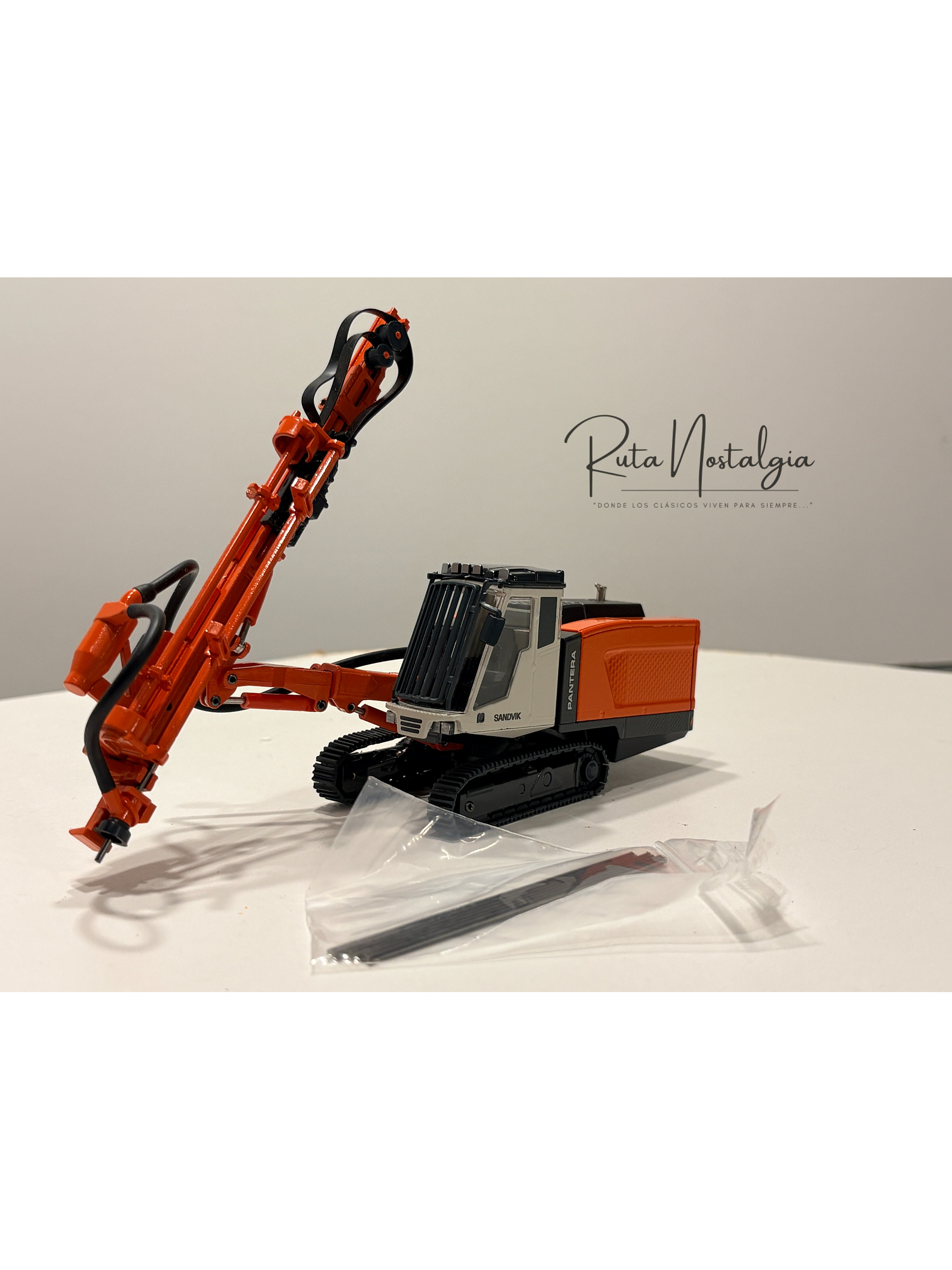 Sandvik Pantera DP1500i Conrad 1:50 | Perforadora de superficie Top Hammer a escala en Chile 1