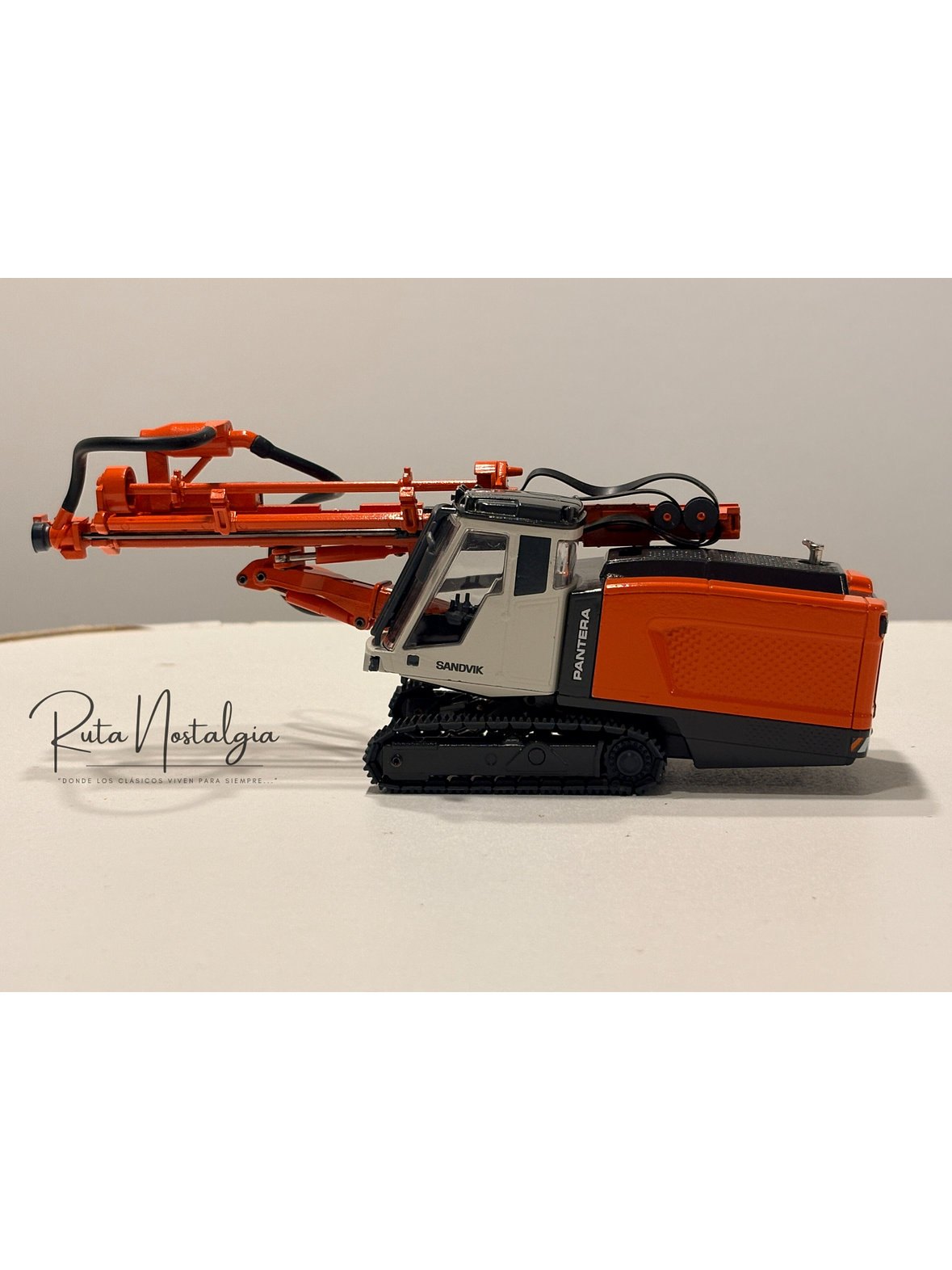 Sandvik Pantera DP1500i Conrad 1:50 | Perforadora de superficie Top Hammer a escala en Chile 6
