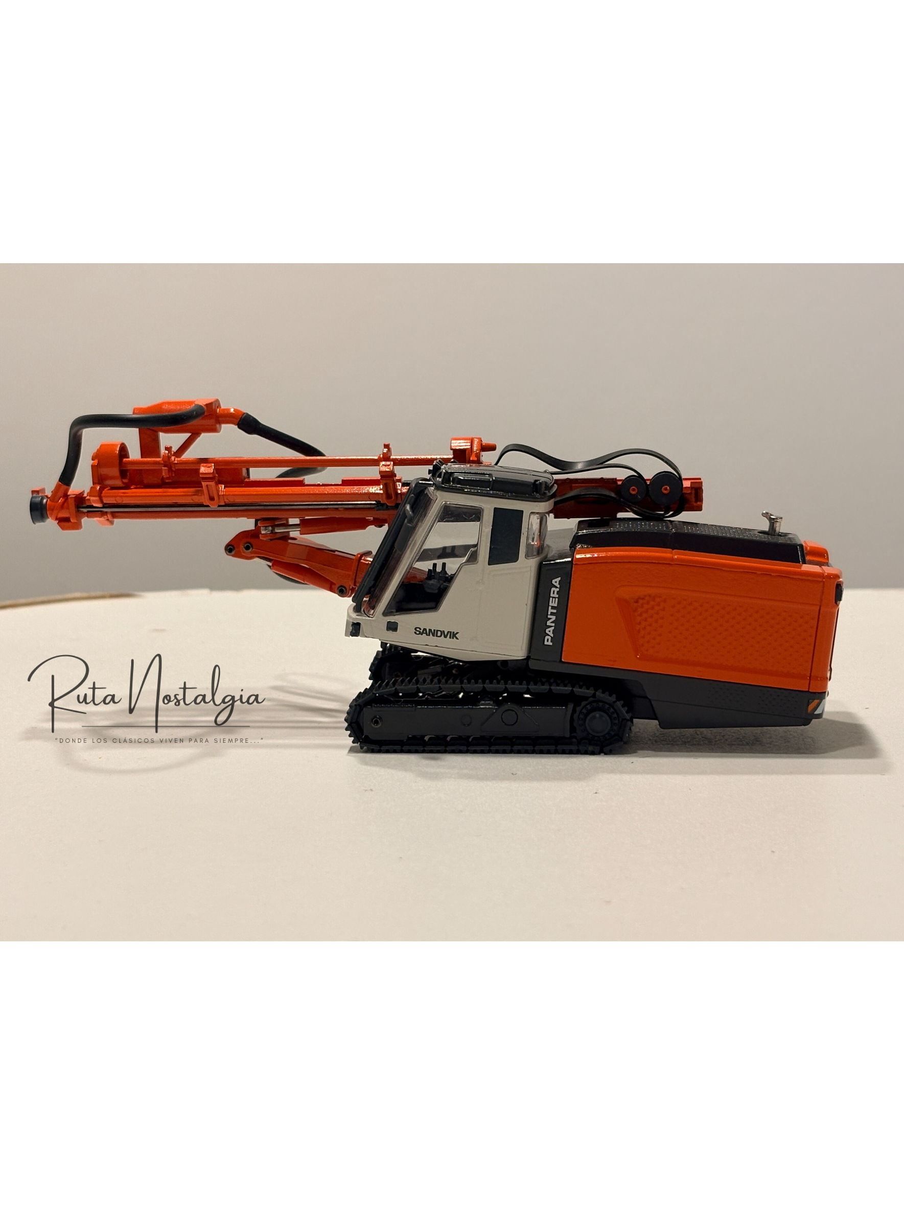 Sandvik Pantera DP1500i Conrad 1:50 | Perforadora de superficie Top Hammer a escala en Chile 6