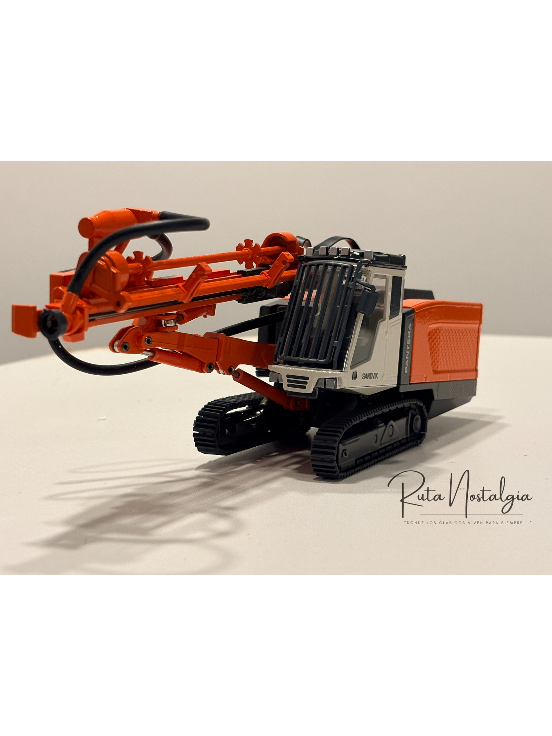 Sandvik Pantera DP1500i Conrad 1:50 | Perforadora de superficie Top Hammer a escala en Chile 7